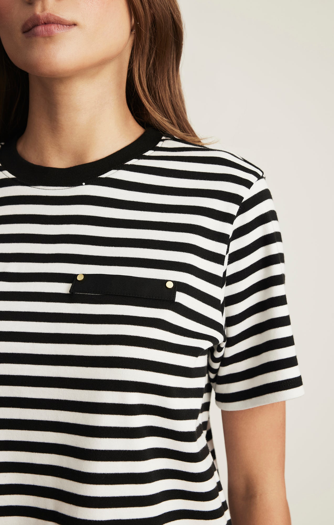 WELT POCKET T-SHIRT IN BLACK WHITE STRIPE
