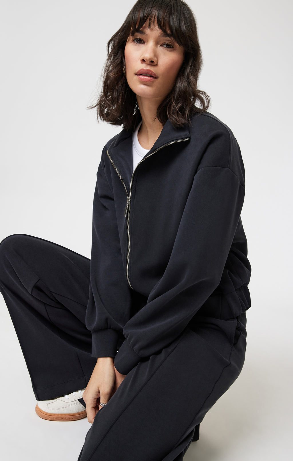 SPORTY LUXE TENCEL™ FULL ZIP SWEATSHIRT IN BLACK - Mavi Jeans
