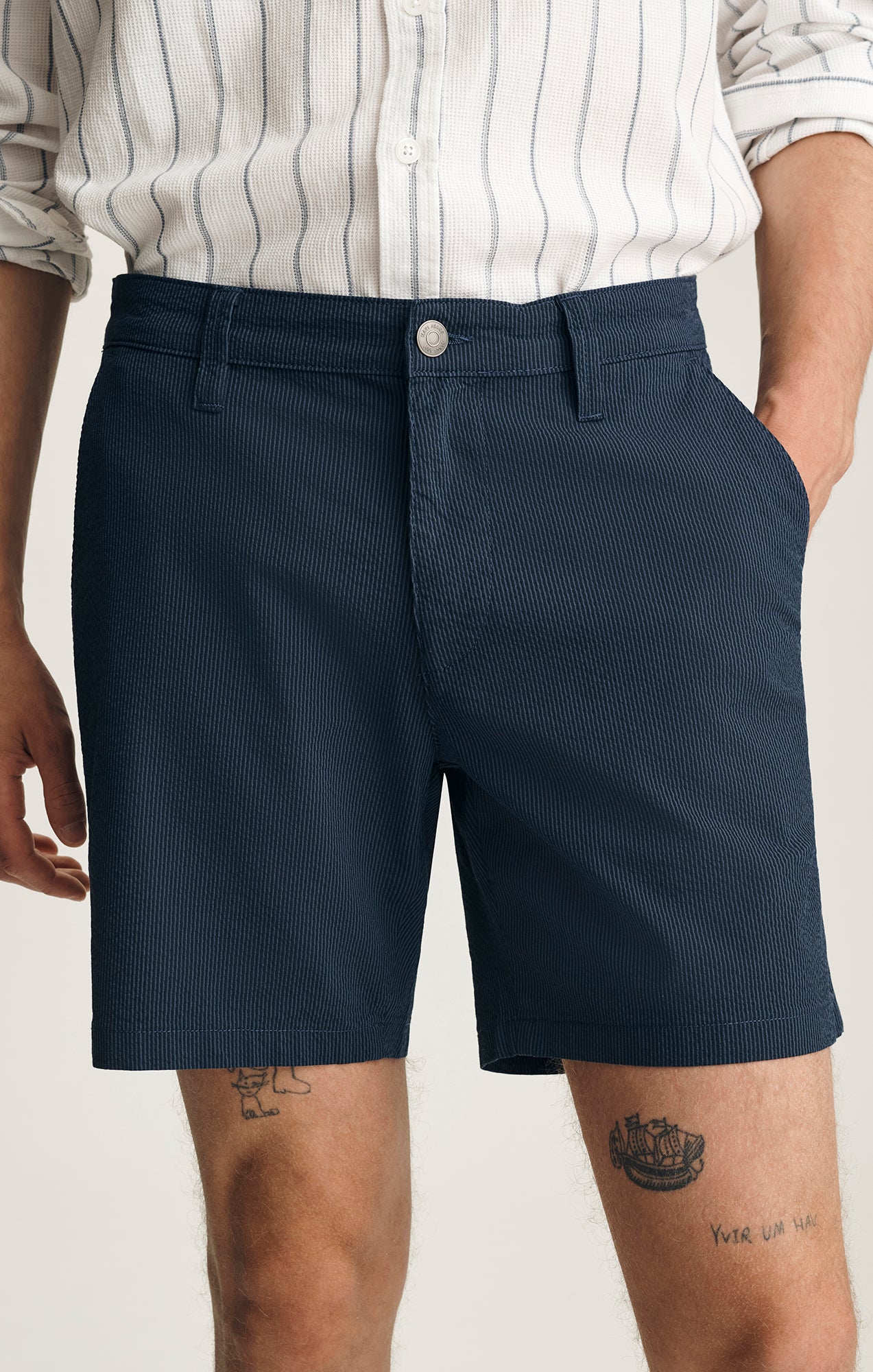 NATE CHINO SHORTS IN NAVY STRIPE SEERSUCKER - Mavi Jeans