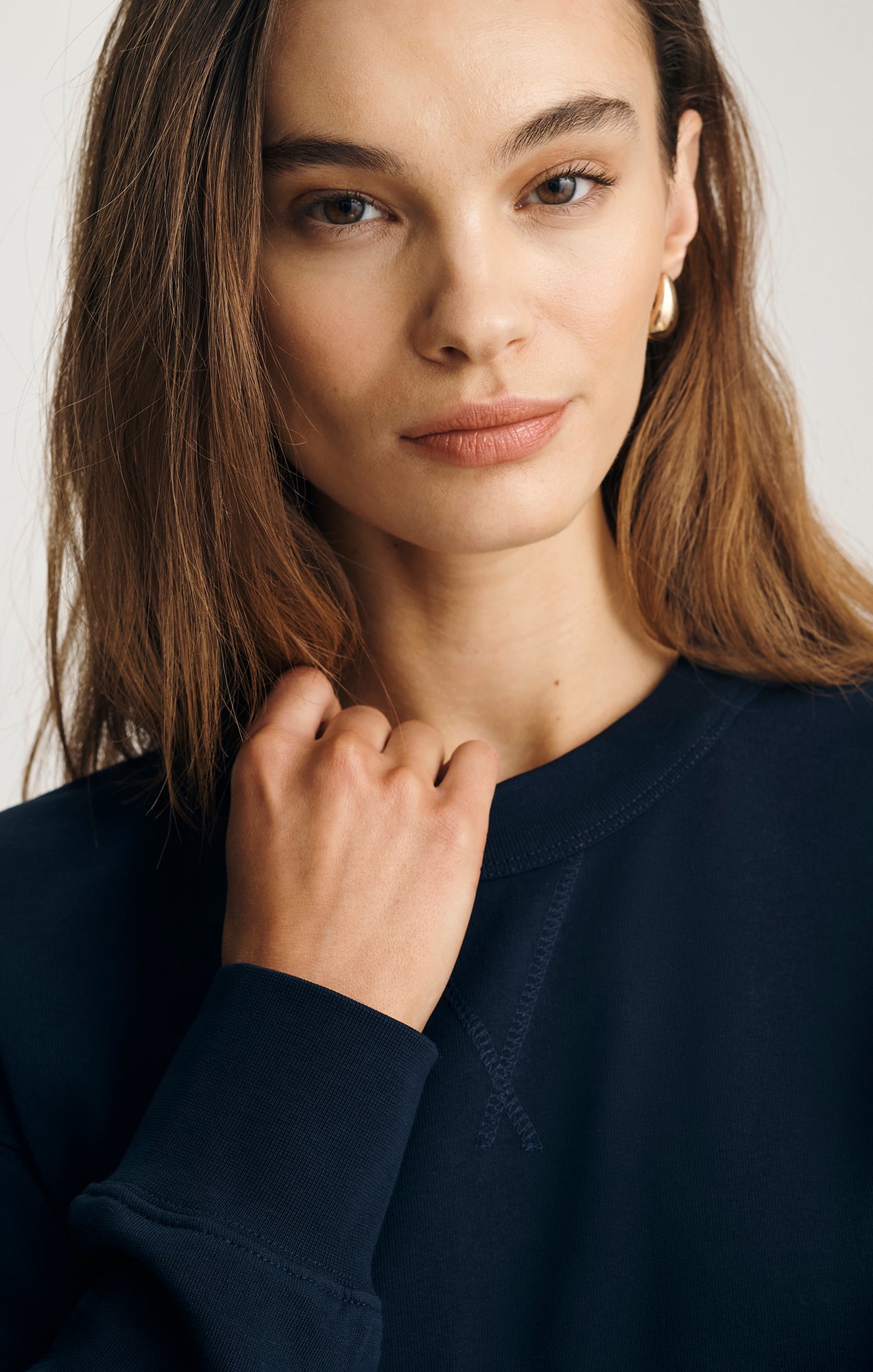 V-STITCH CREW NECK SWEATSHIRT IN BLACK IRIS - Mavi Jeans