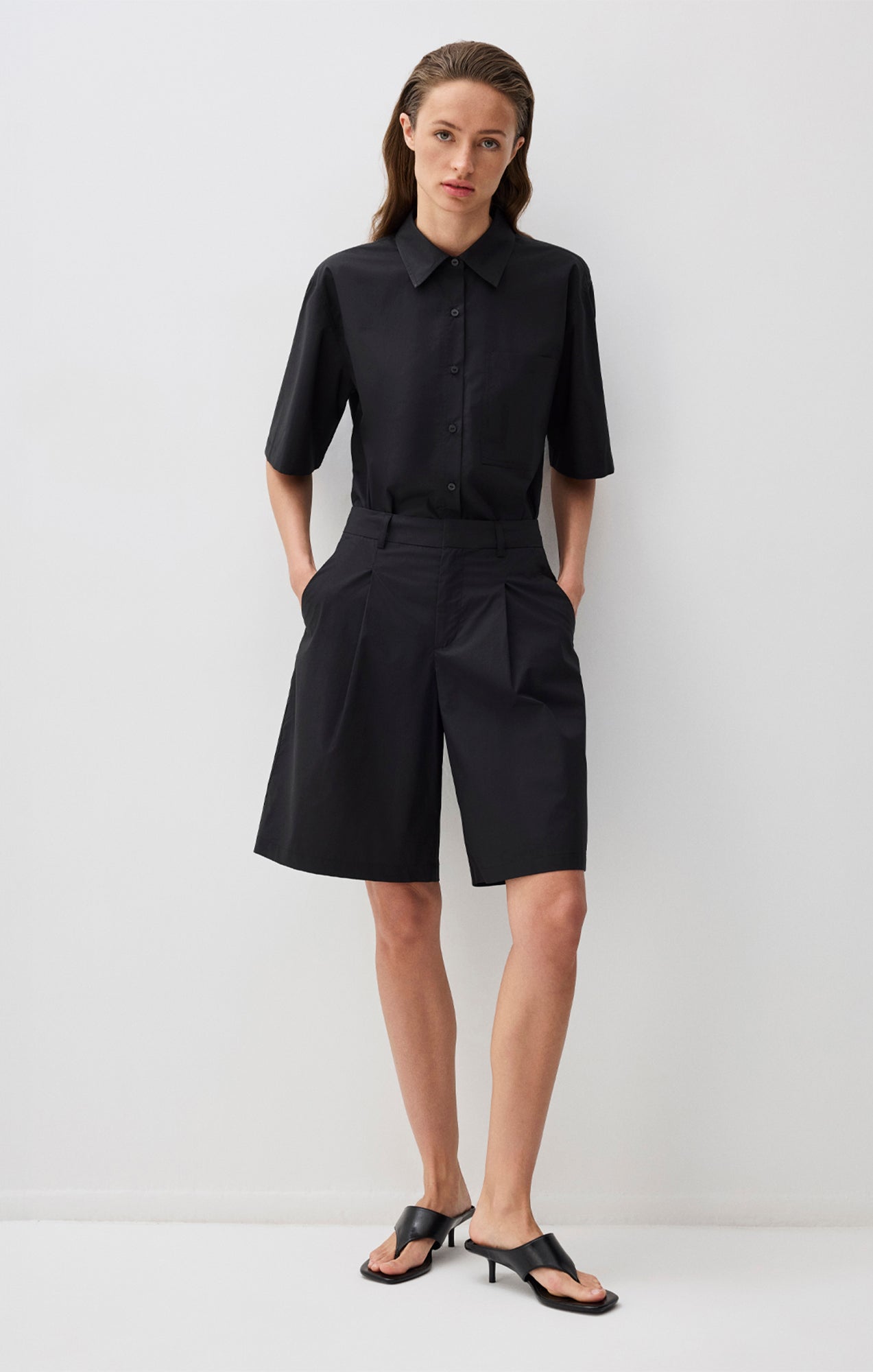 PLEATED SHORTS IN BLACK - Mavi Jeans