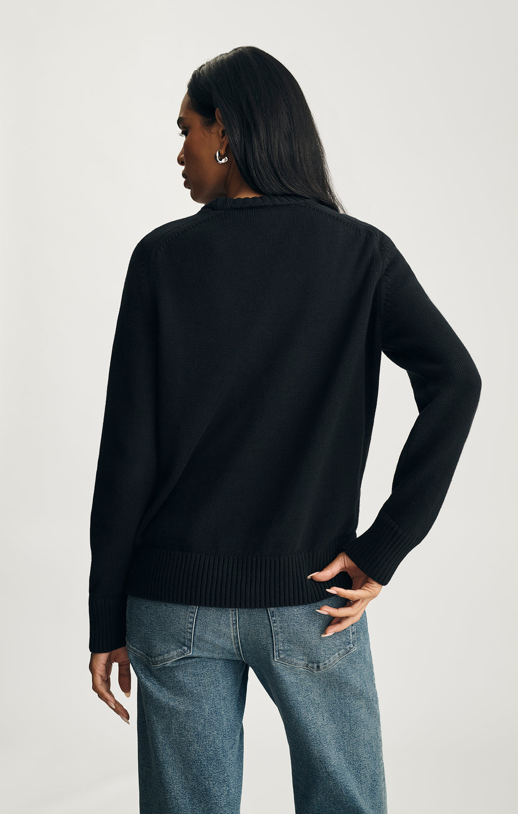 CREW NECK SWEATER IN BLACK