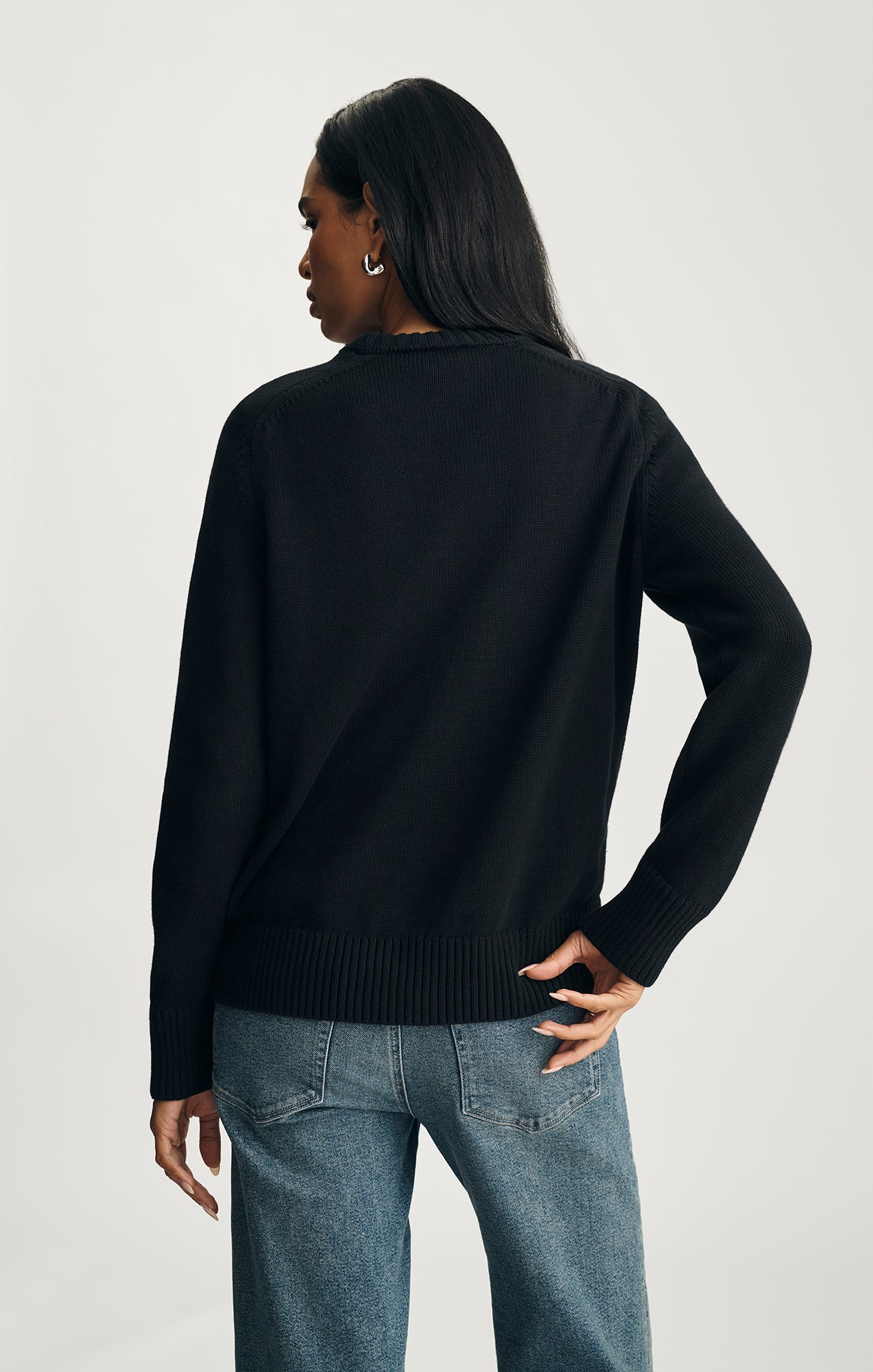 CREW NECK SWEATER IN BLACK