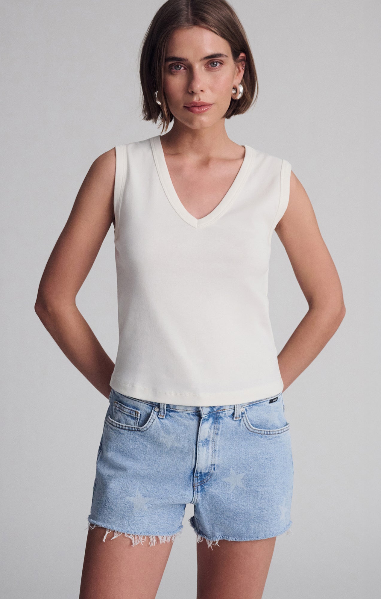 V-NECK TANK TOP IN COCONUT MILK - Mavi Jeans