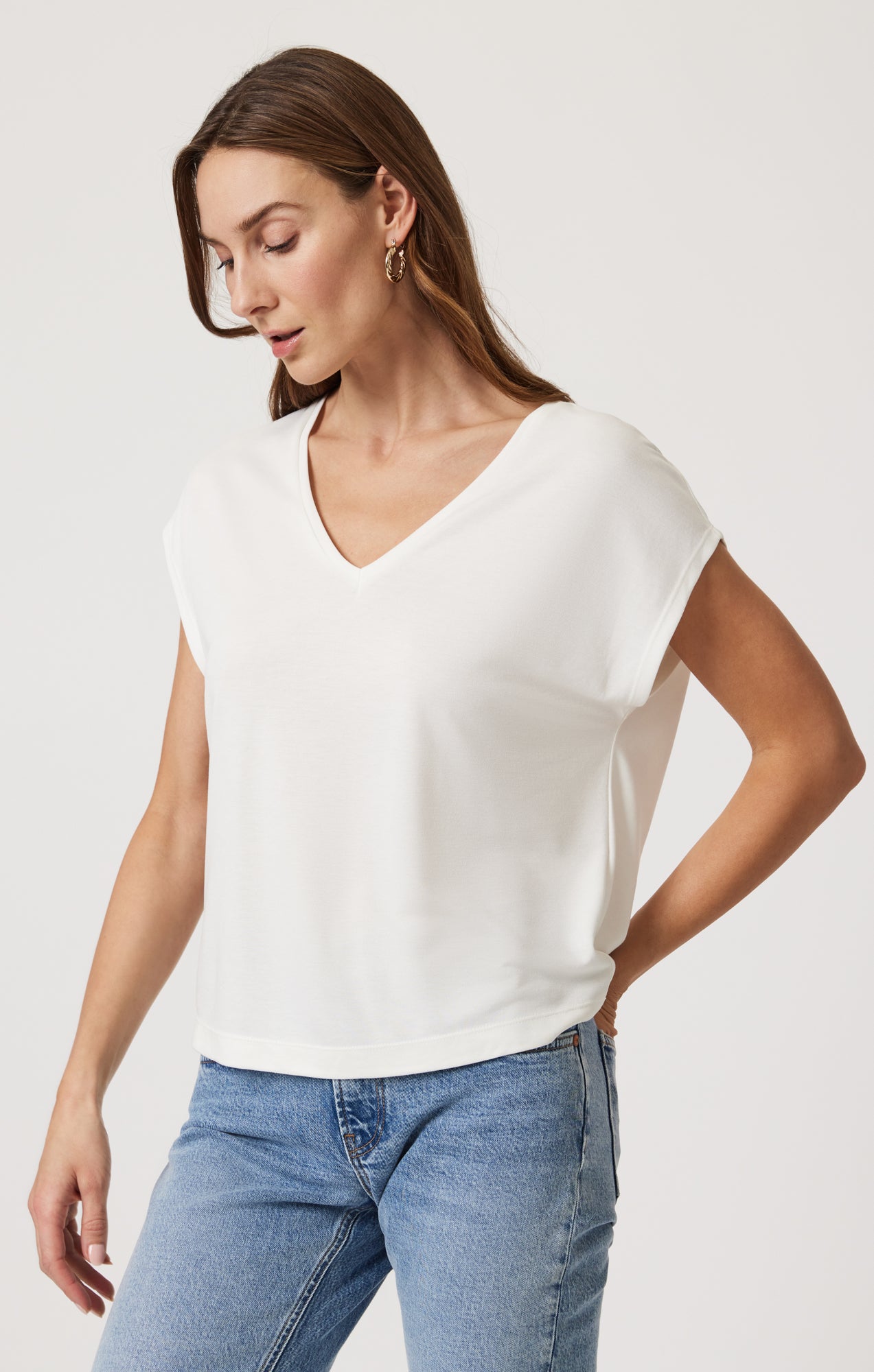 LUXE TOUCH TENCEL™ V-NECK T-SHIRT IN ANTIQUE - Mavi Jeans