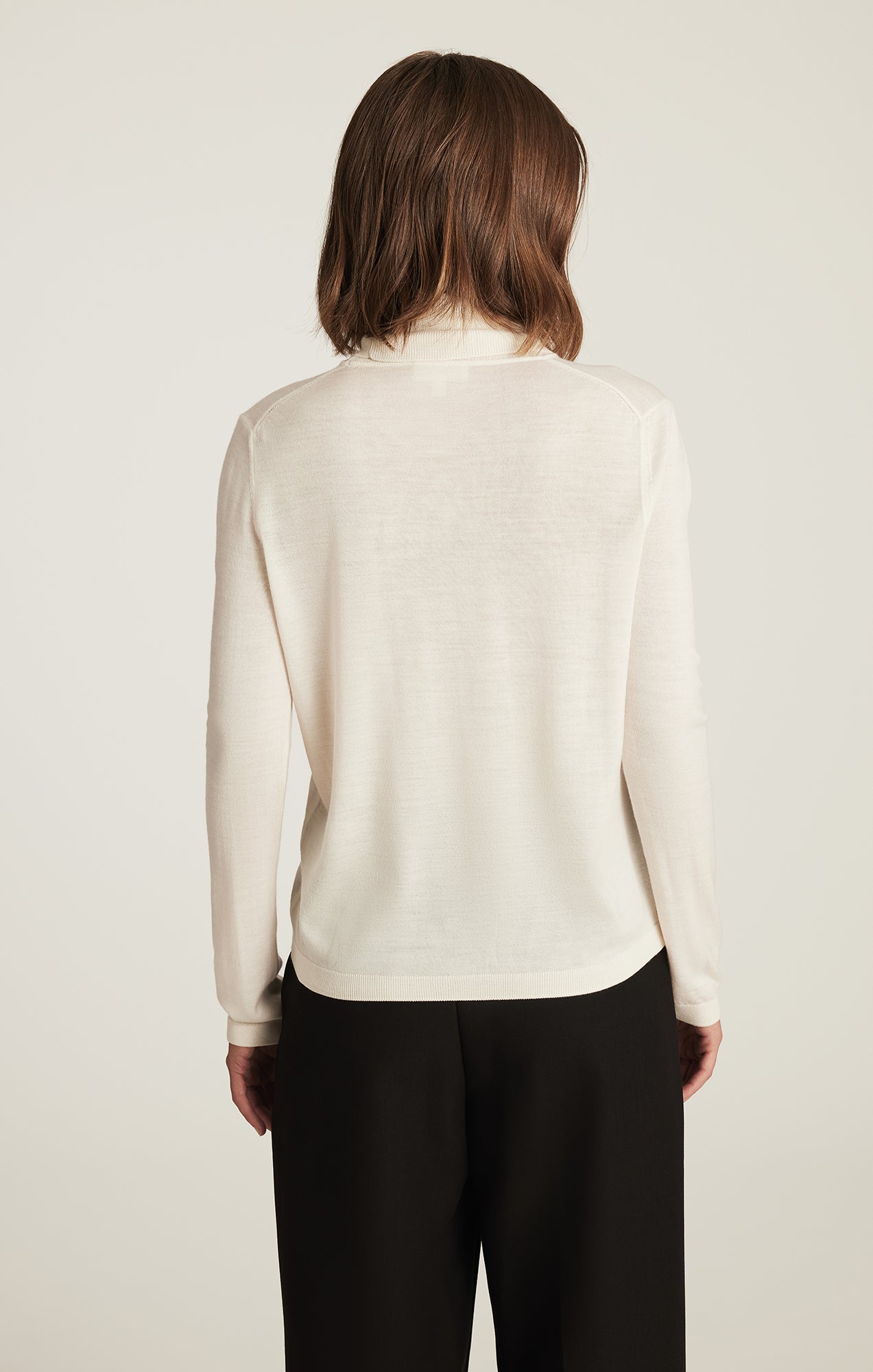 EDITION WOOL TURTLENECK SWEATER IN ANTIQUE WHITE
