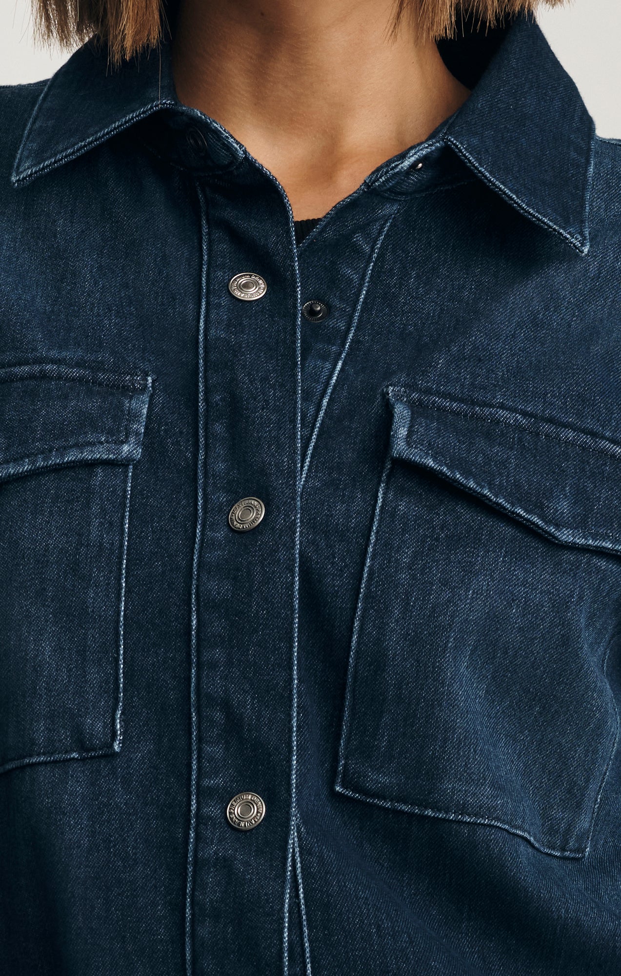 TIA DENIM SHIRT IN DARK BLUE MOVE