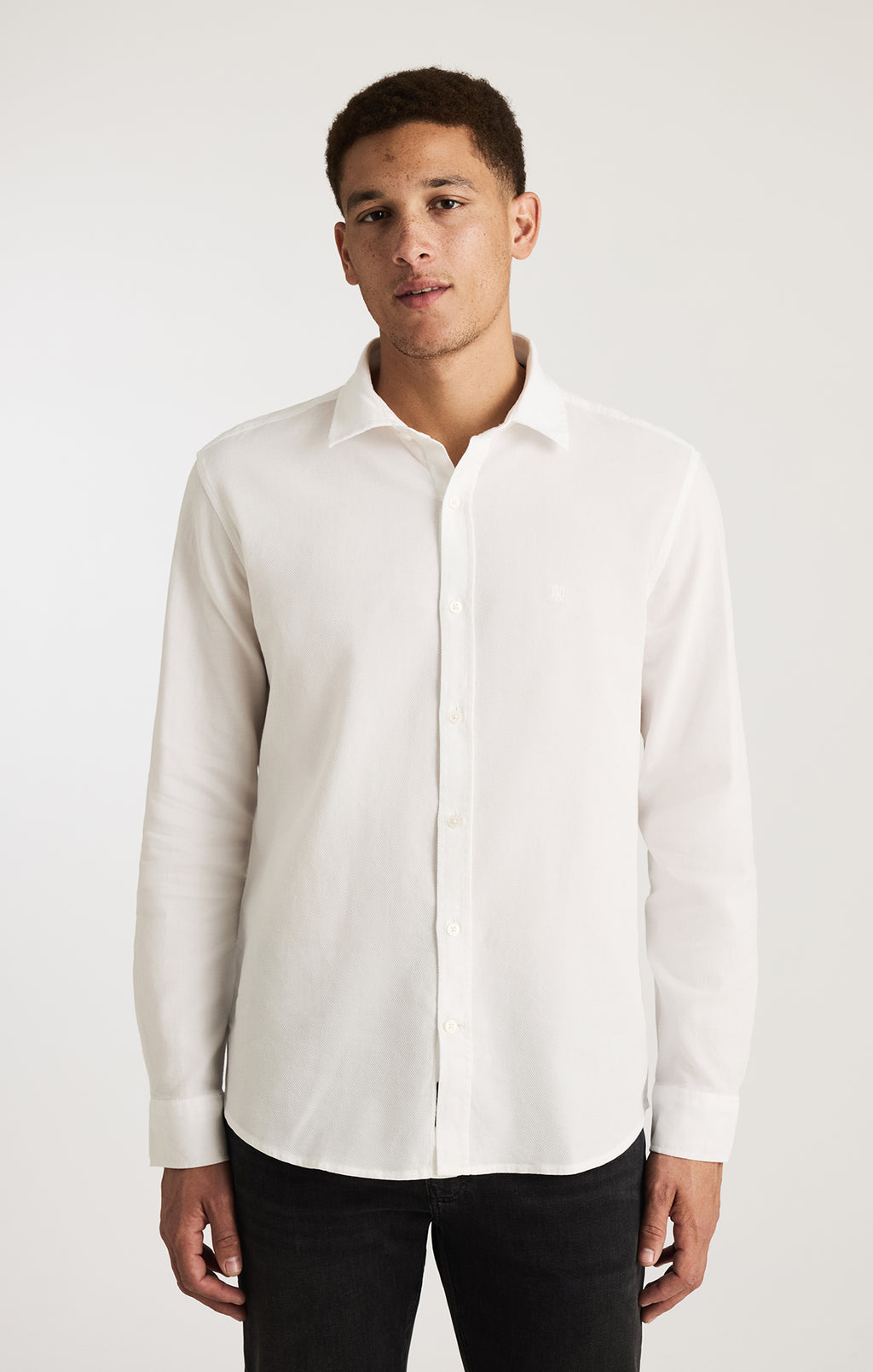 LONG SLEEVE BUTTON-UP SHIRT IN WHITE