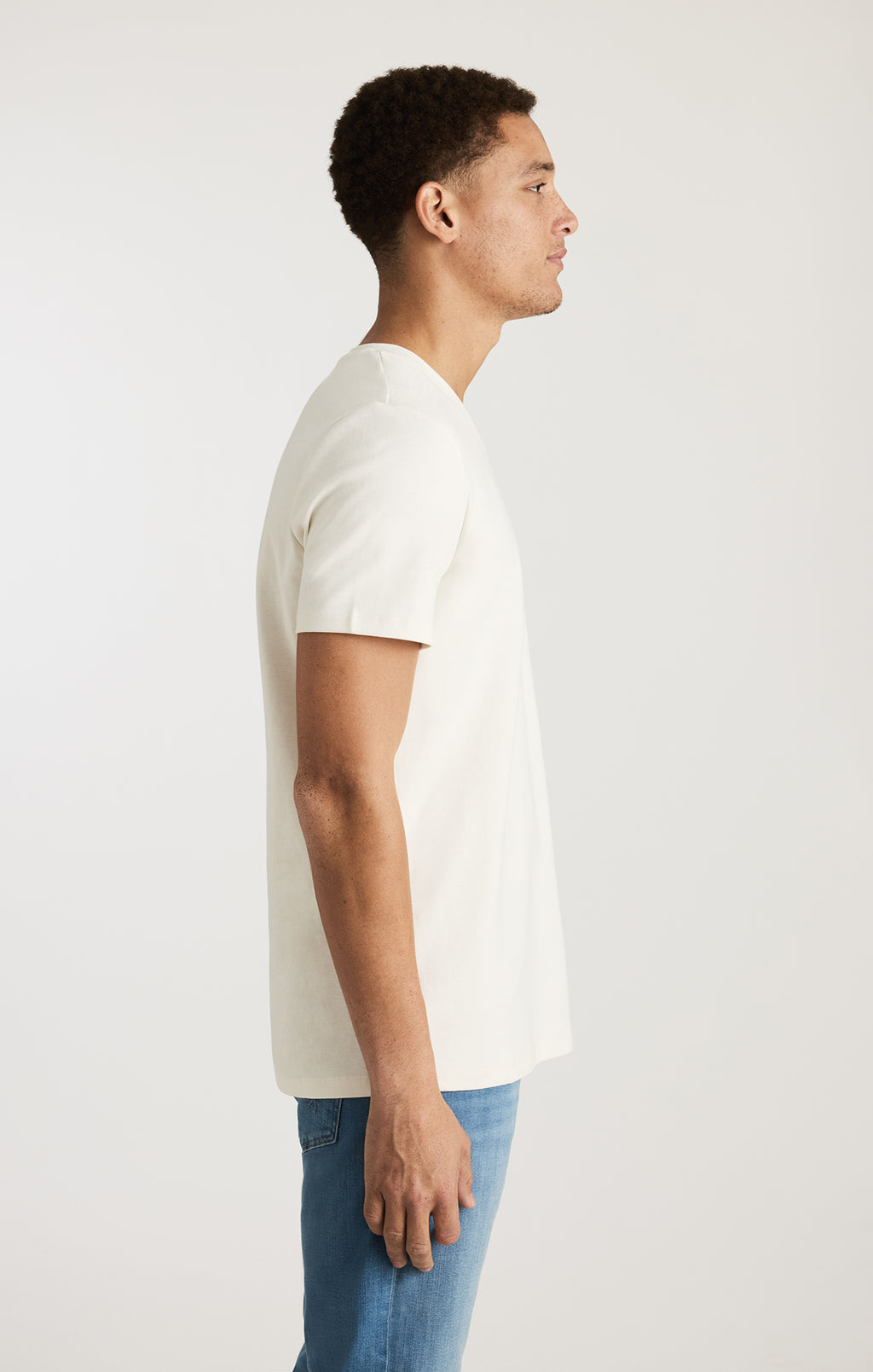 EDITION V-NECK T-SHIRT IN ANTIQUE WHITE