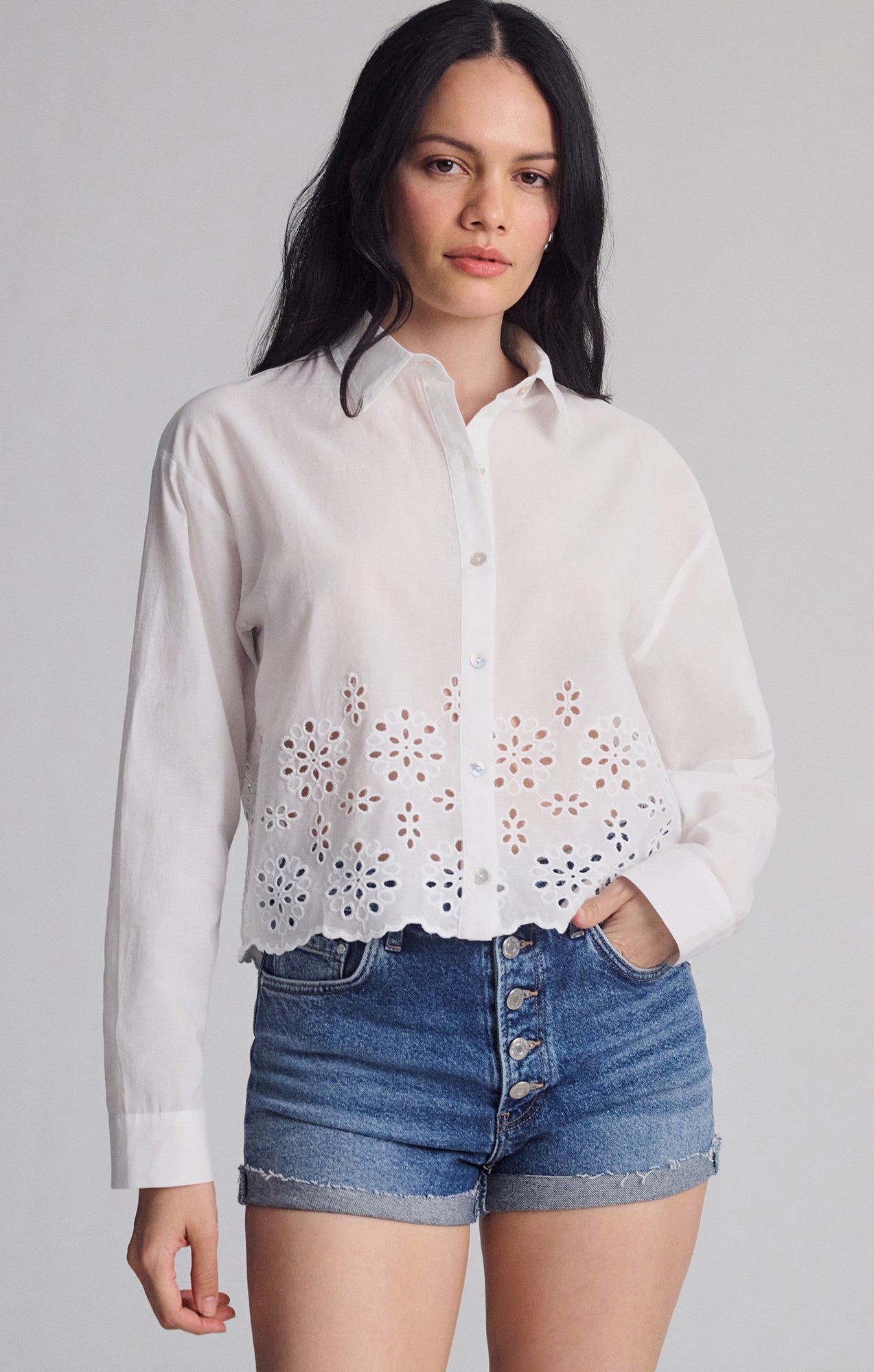 CROPPED EYELET EMBROIDERY SHIRT IN WHITE - Mavi Jeans