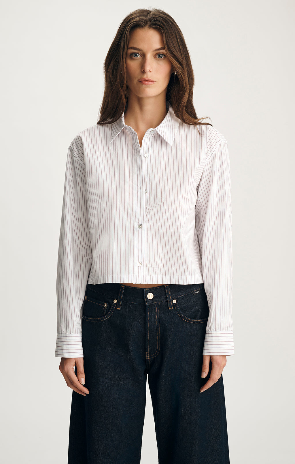 CROPPED LONG SLEEVE BUTTON-UP SHIRT IN BURGUNDY STRIPE