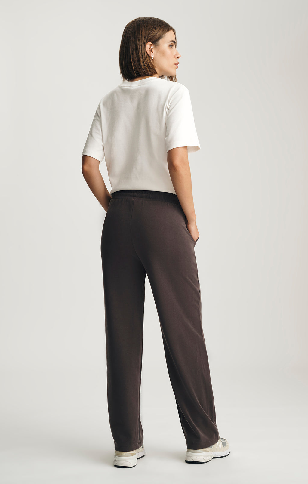 SPORTY LUXE TENCEL™ STRAIGHT LEG PANTS IN COFFEE BEAN