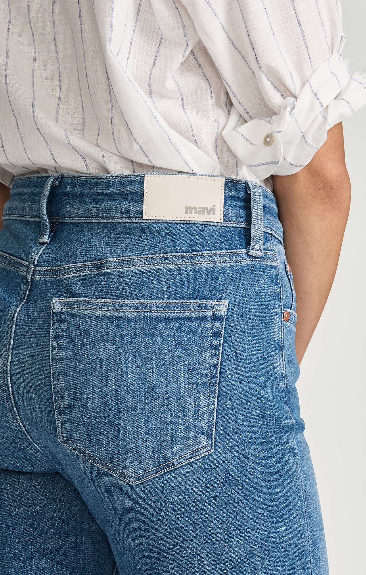 VICKY CROPPED BOOTCUT IN MID BRUSHED FLEX BLUE - Mavi Jeans
