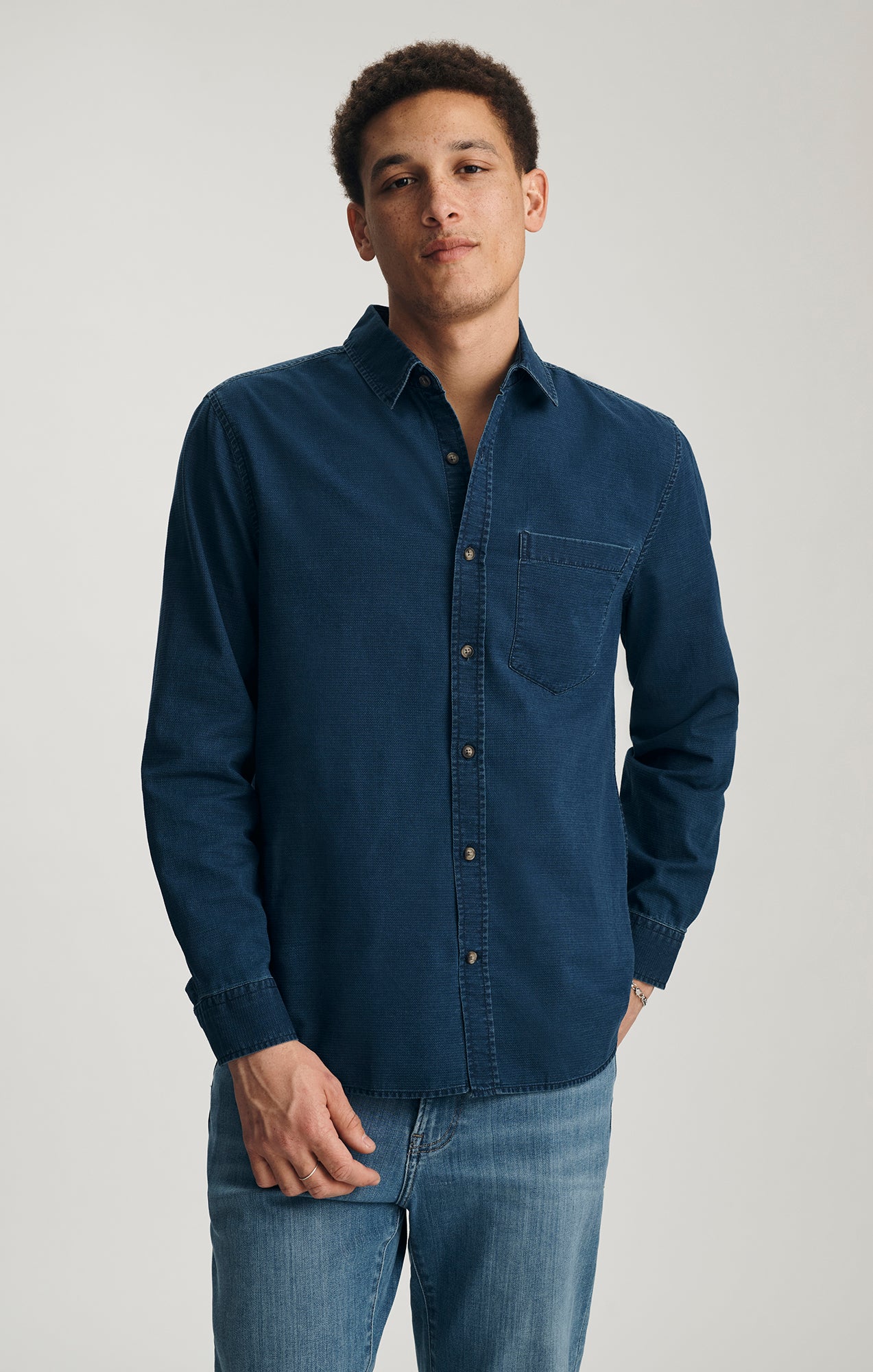 ONE POCKET BUTTON-UP SHIRT IN INDIGO - Mavi Jeans