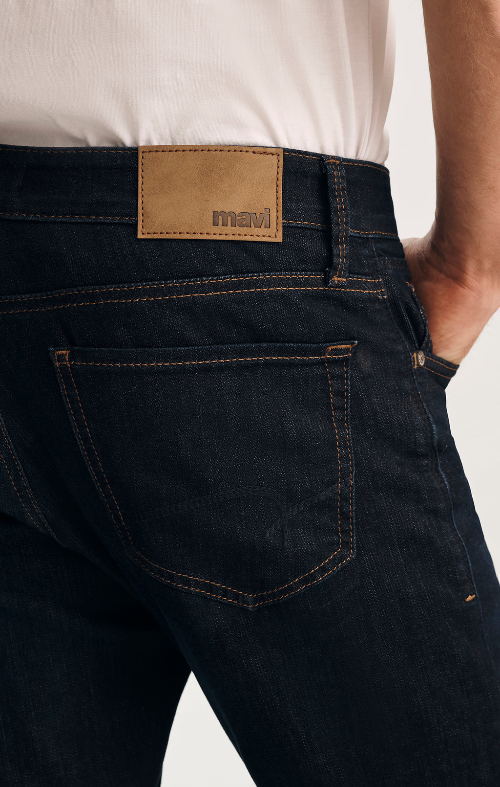 MATT RELAXED STRAIGHT LEG IN RINSE BRUSHED WILLIAMSBURG - Mavi Jeans