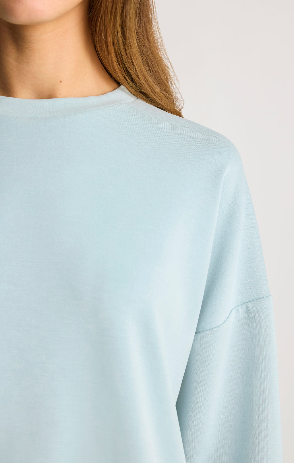 LUXE TOUCH TENCEL™ SWEATSHIRT IN STRATOSPHERE - Mavi Jeans