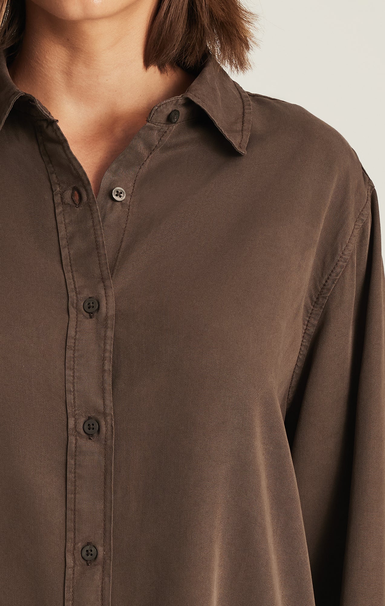 EDITION TENCEL™ BUTTON-UP SHIRT IN CHOCOLATE BROWN