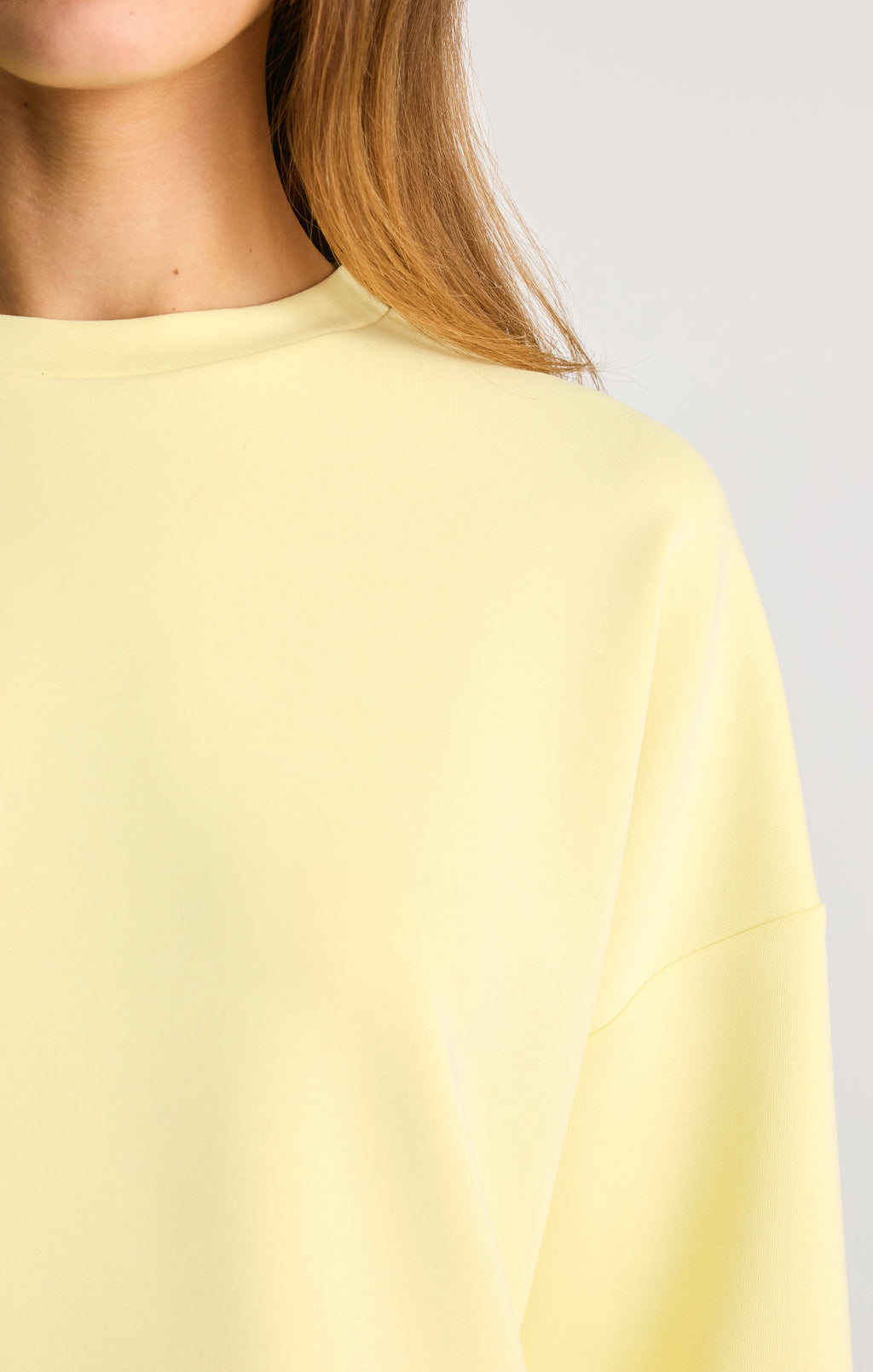 LUXE TOUCH TENCEL™ SWEATSHIRT IN LEMON MERINGUE - Mavi Jeans