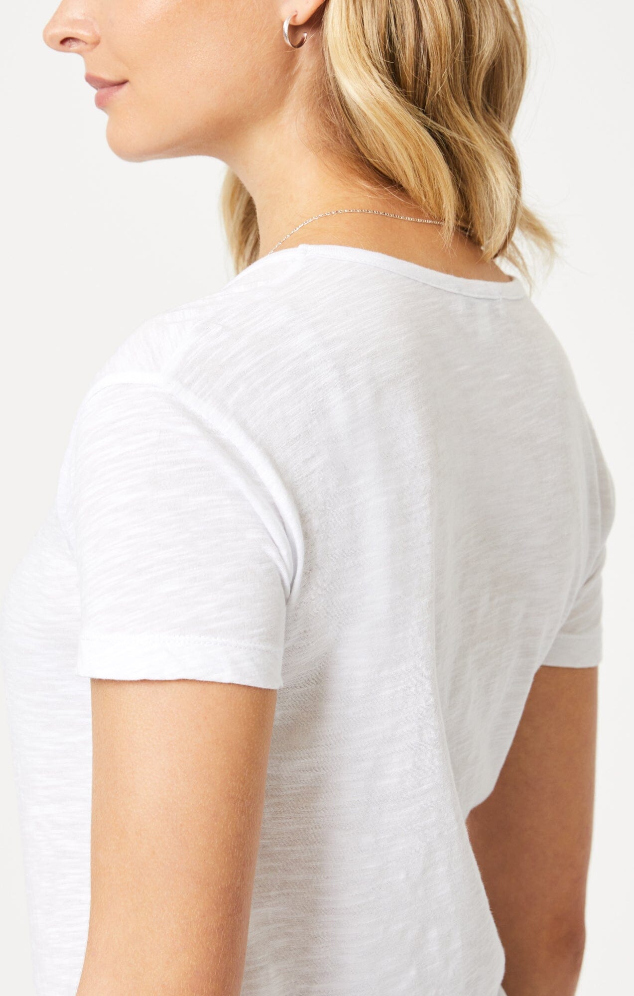 V-NECK T-SHIRT IN WHITE - Mavi Jeans