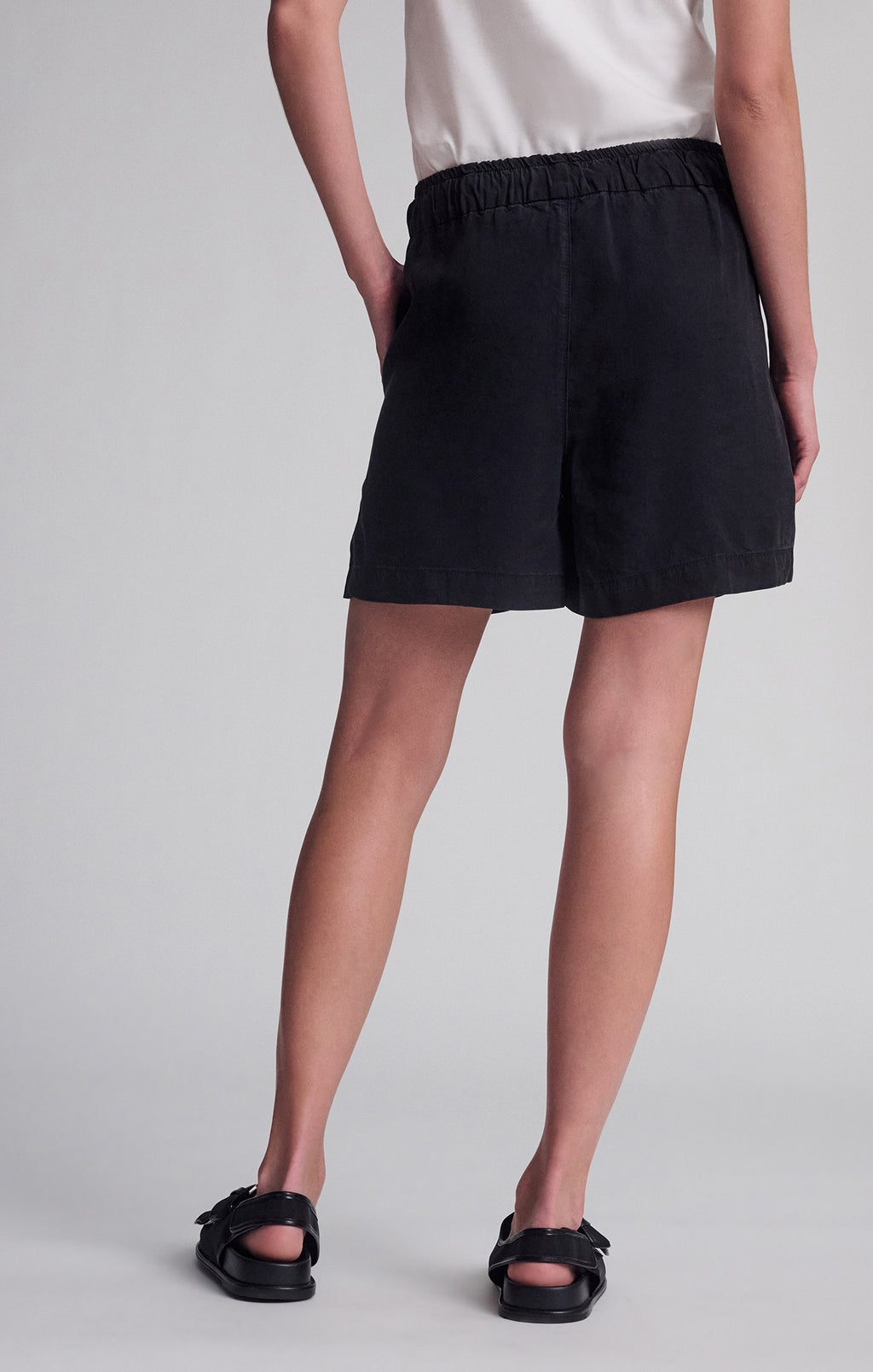 PENNY PLEATED SHORTS IN BLACK USED GOLD - Mavi Jeans