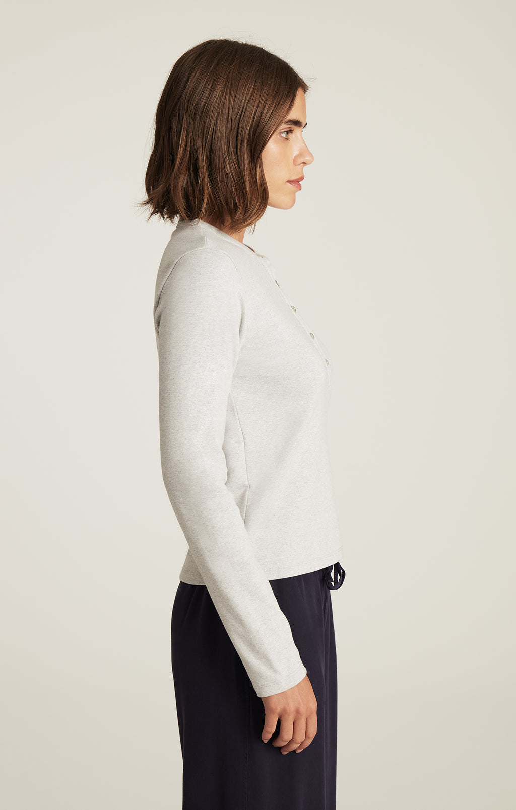 CROPPED HENLEY T-SHIRT IN LIGHT GREY MELANGE