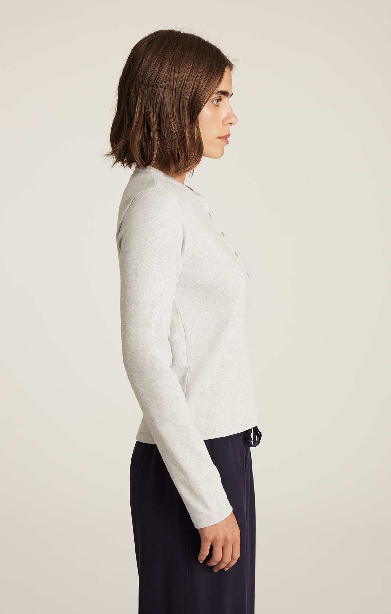 CROPPED HENLEY T-SHIRT IN LIGHT GREY MELANGE