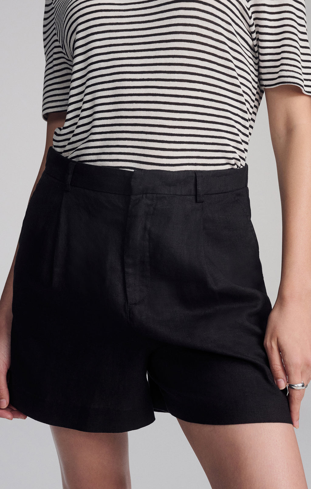 LINEN SHORTS IN BLACK - Mavi Jeans