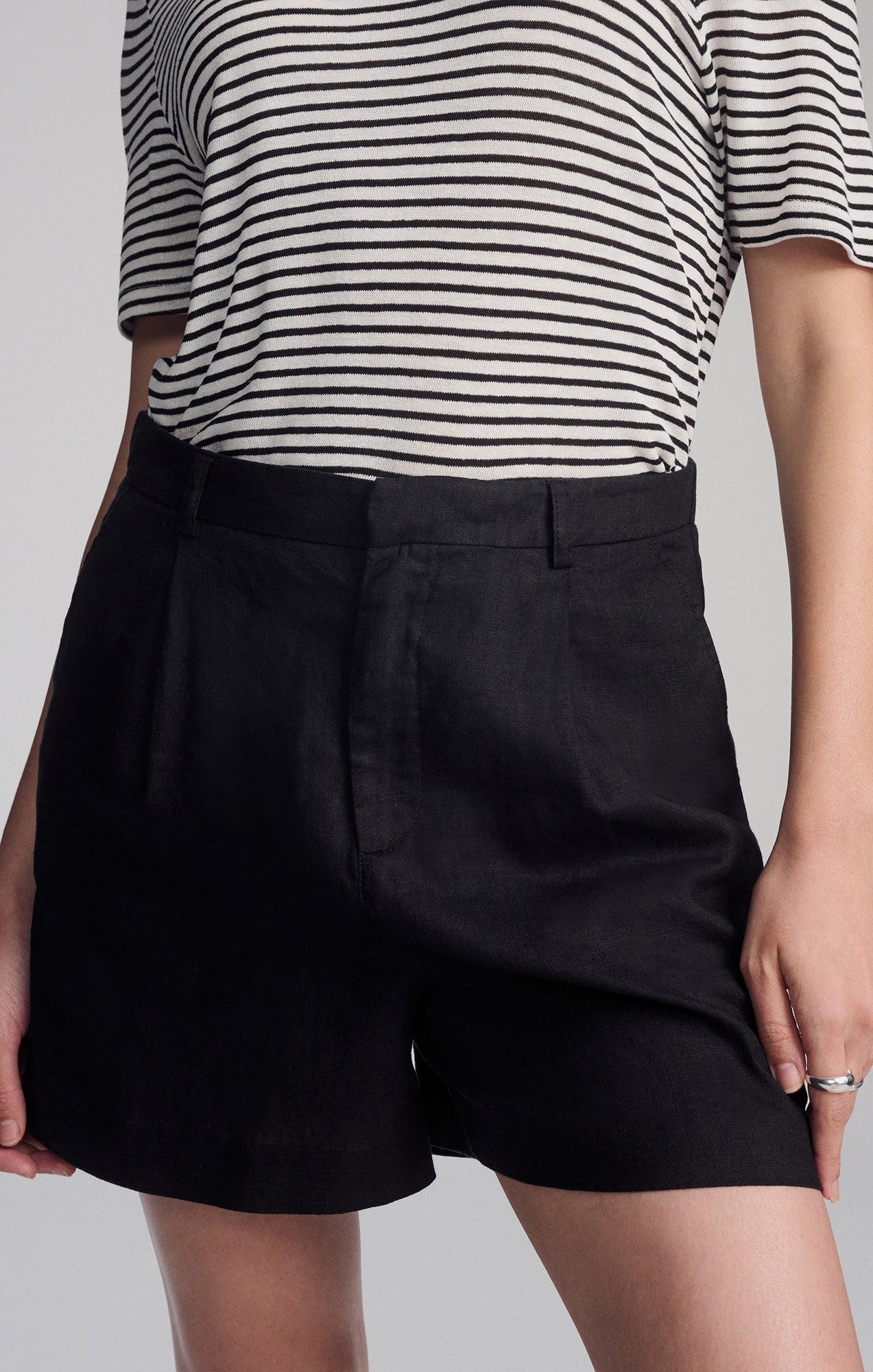 LINEN SHORTS IN BLACK - Mavi Jeans