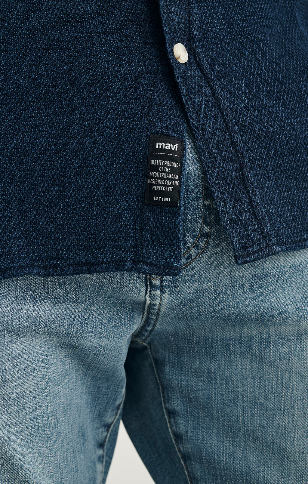 LONG SLEEVE BUTTON-UP SHIRT IN INDIGO