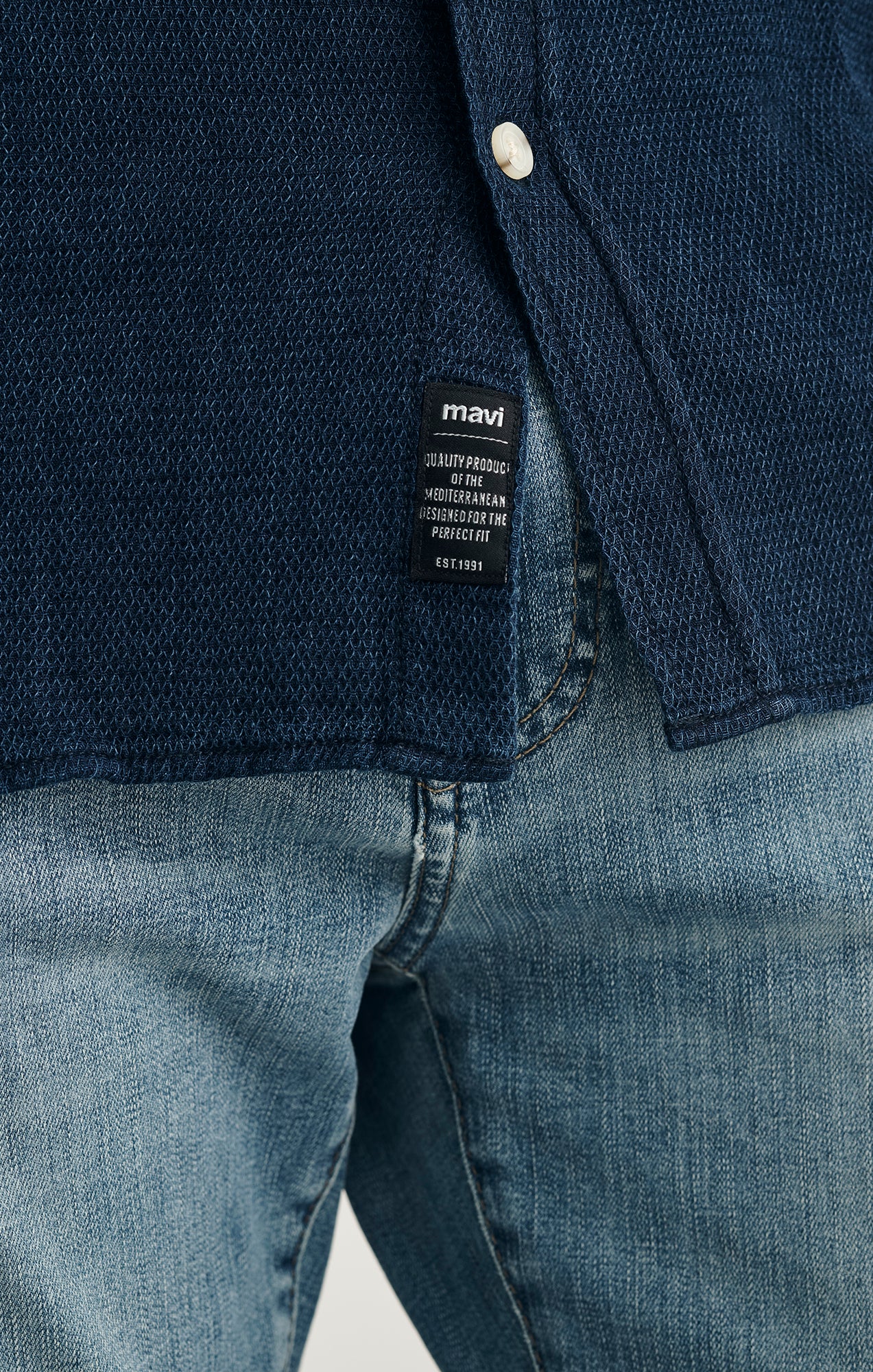 LONG SLEEVE BUTTON-UP SHIRT IN INDIGO