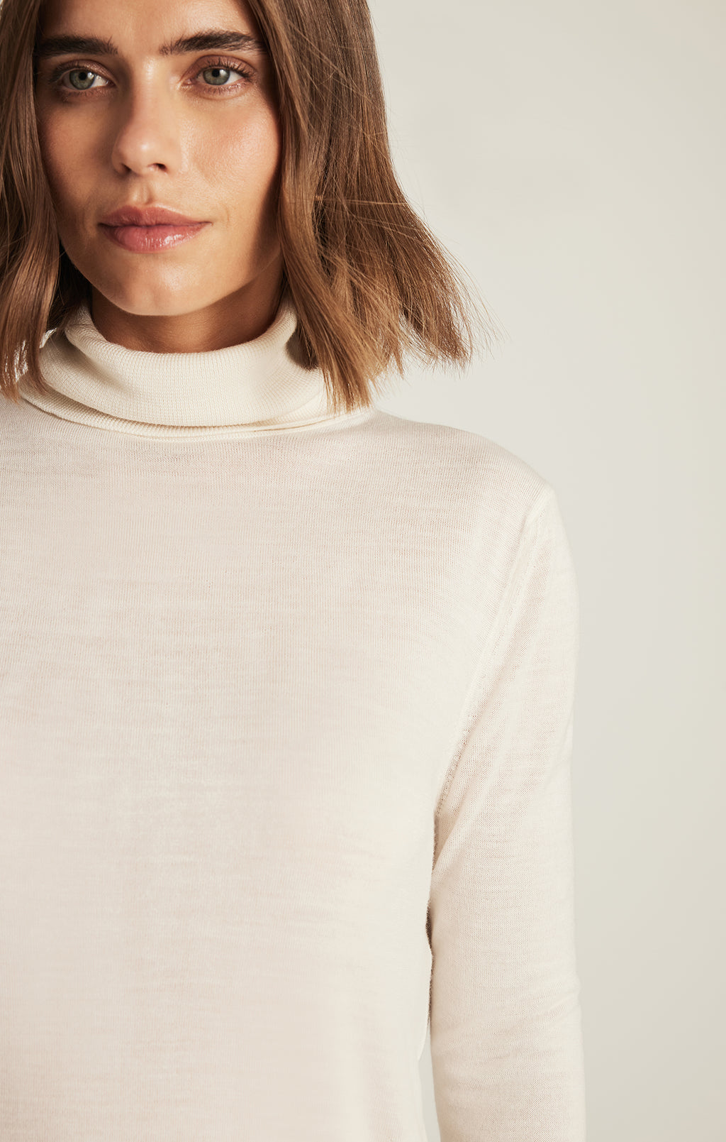 EDITION WOOL TURTLENECK SWEATER IN ANTIQUE WHITE