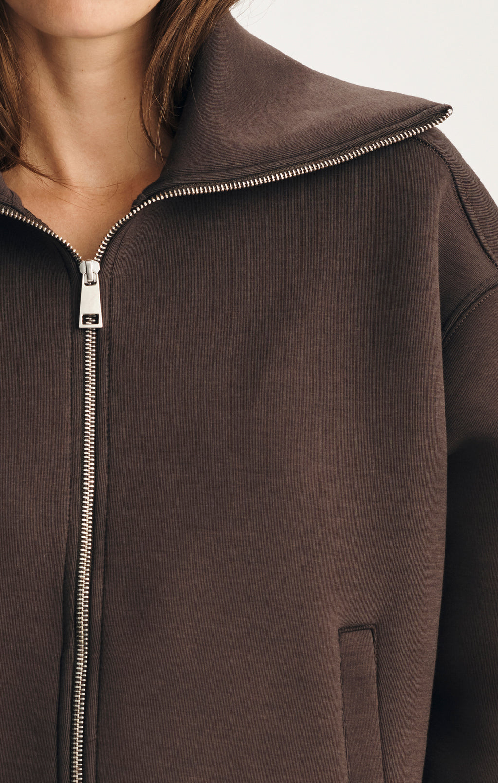 SPORTY LUXE ZIP-UP SWEATSHIRT IN COFFEE BEAN