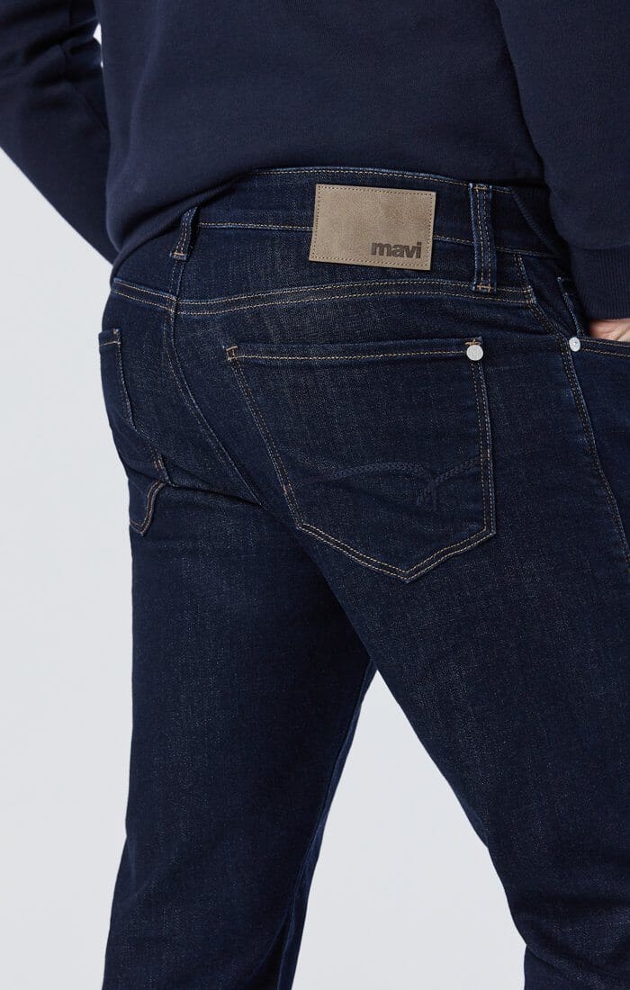 ZACH STRAIGHT LEG IN RINSE FEATHER BLUE - Mavi Jeans