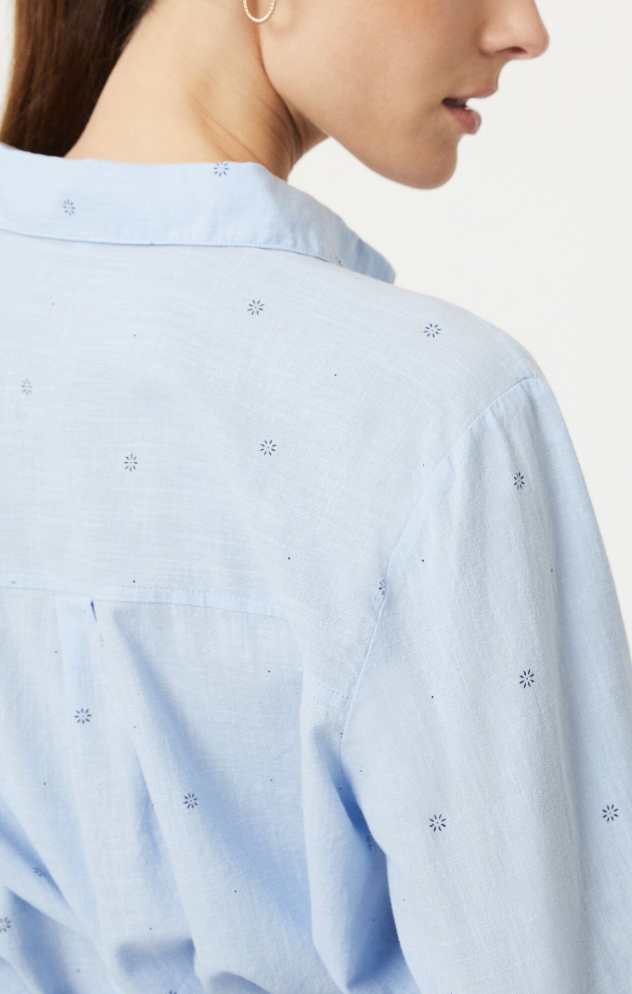 BUTTON-UP LONG SLEEVE SHIRT IN NAVY FLOWER DOT PRINT - Mavi Jeans