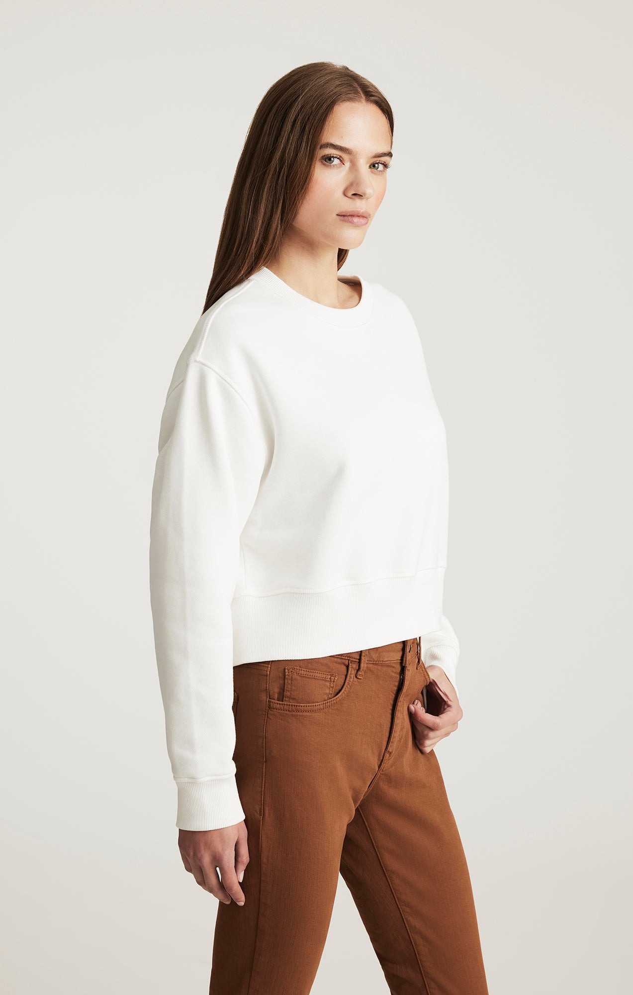 CROPPED CREW NECK SWEATSHIRT IN ANTIQUE WHITE - Mavi Jeans