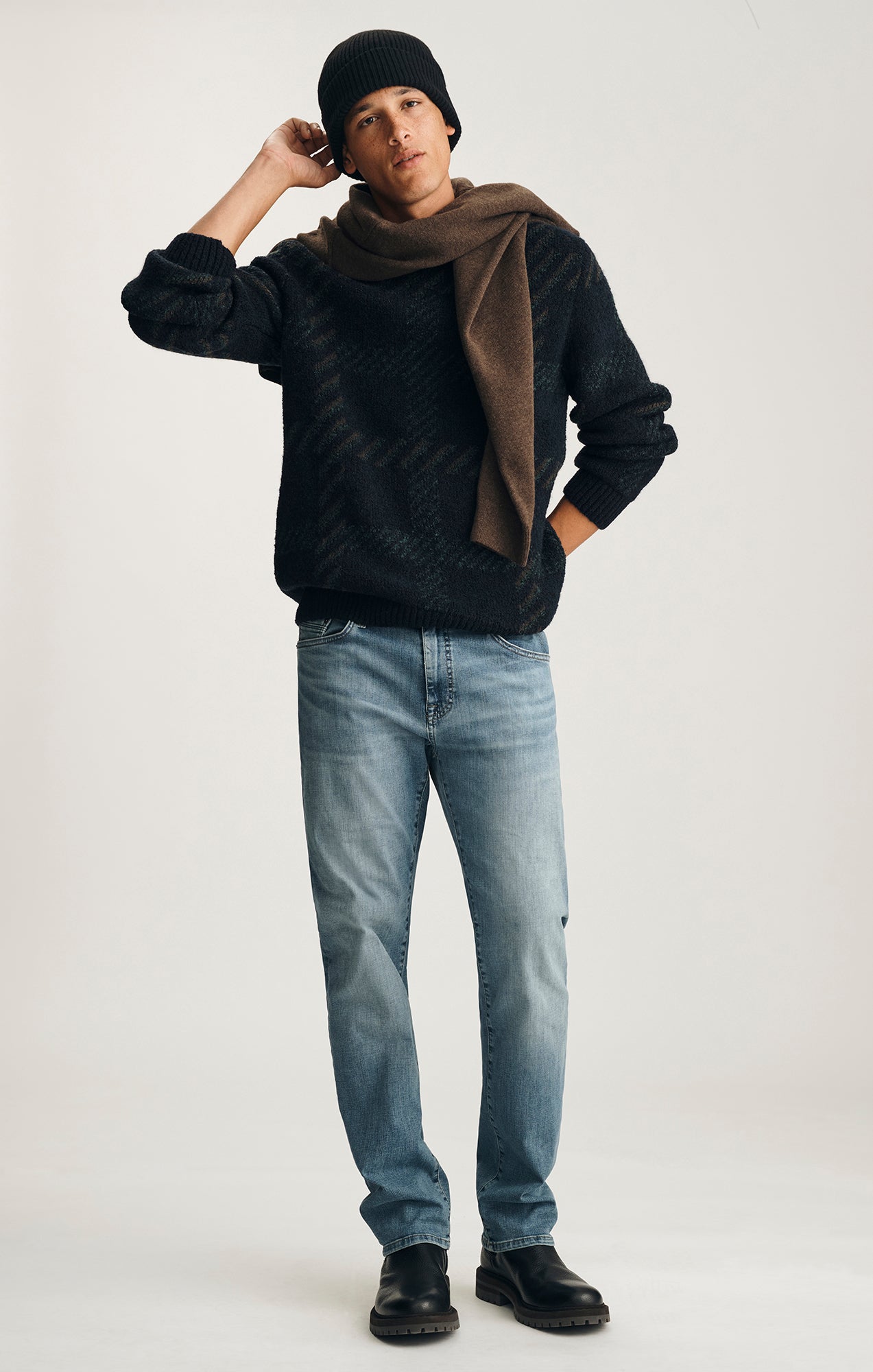 JACQUARD SWEATER IN BLACK IRIS