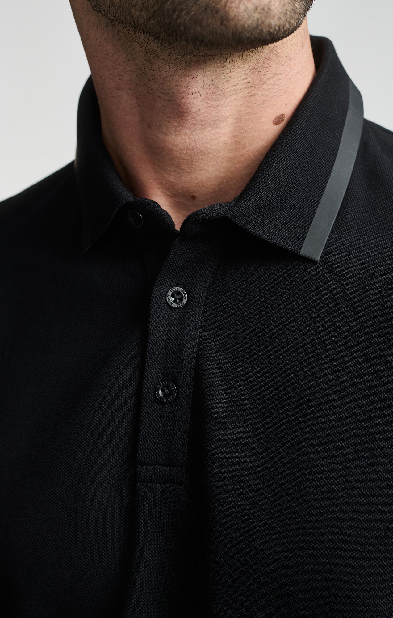 CONTRAST COLLAR POLO SHIRT IN BLACK - Mavi Jeans