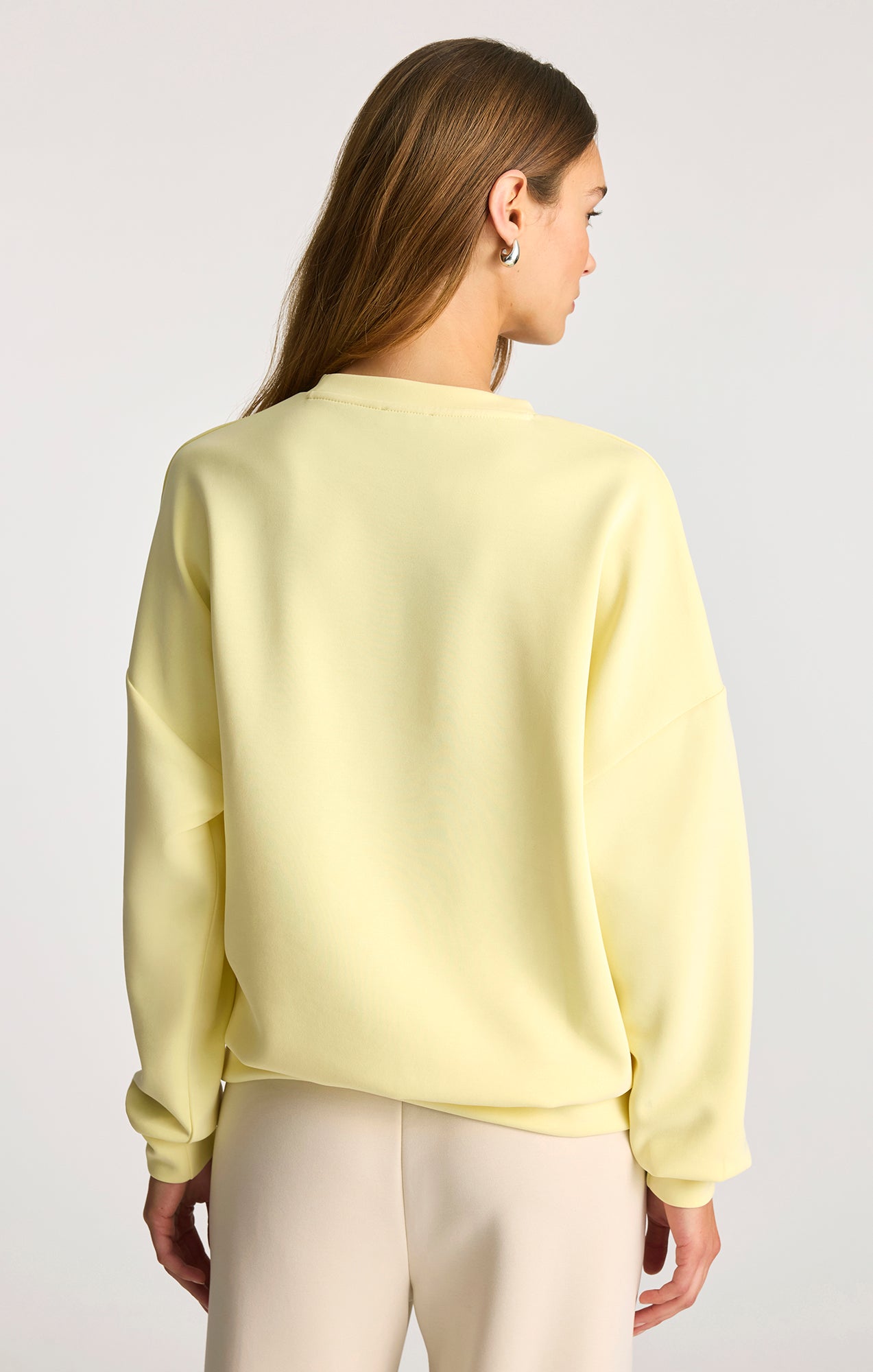 LUXE TOUCH TENCEL™ SWEATSHIRT IN LEMON MERINGUE - Mavi Jeans