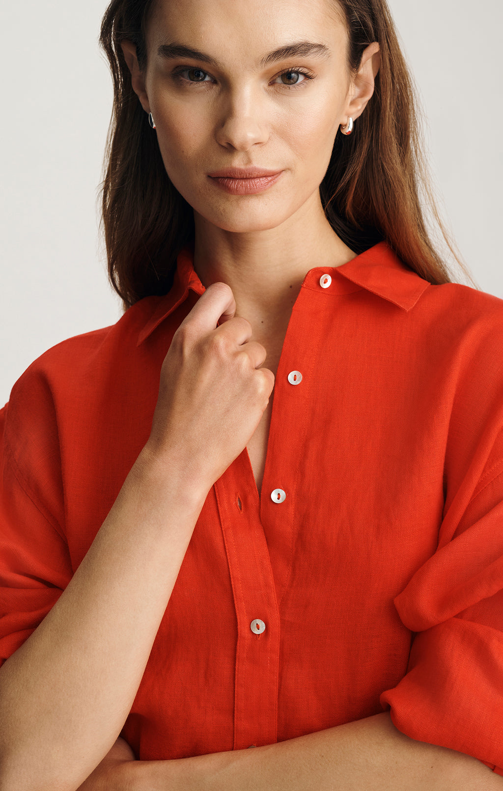 LINEN BUTTON-UP SHIRT IN FIERY RED - Mavi Jeans