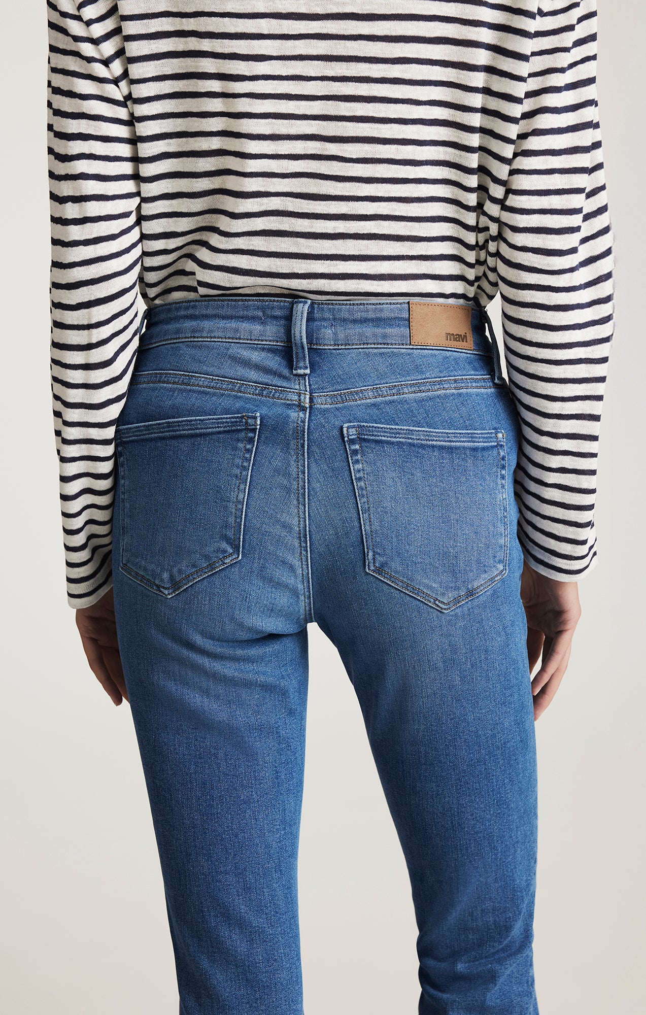 MOLLY BOOTCUT IN MID BRUSHED FLEX BLUE - Mavi Jeans