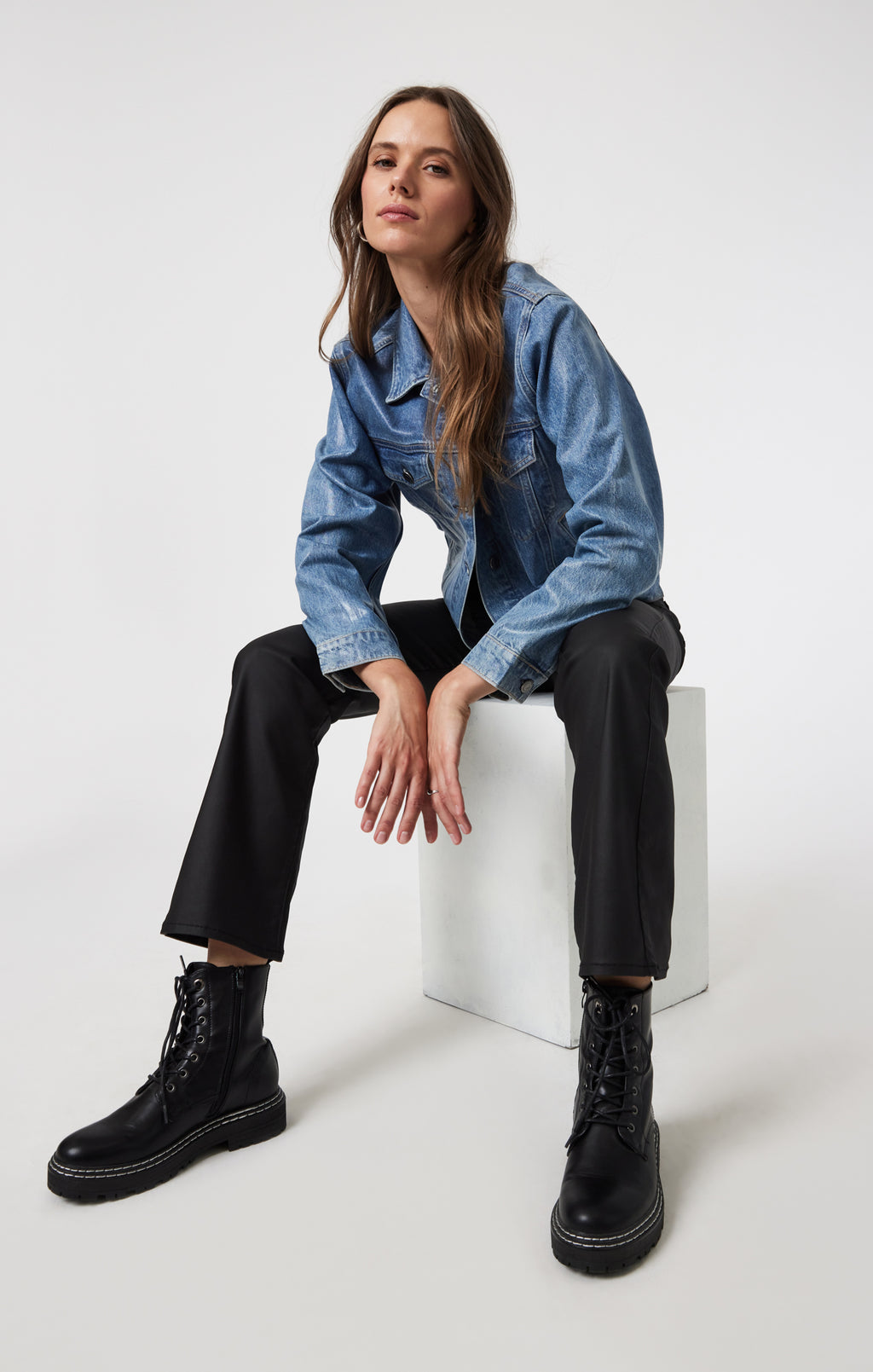 MARIA FLARE IN BLACK COATED - Mavi Jeans