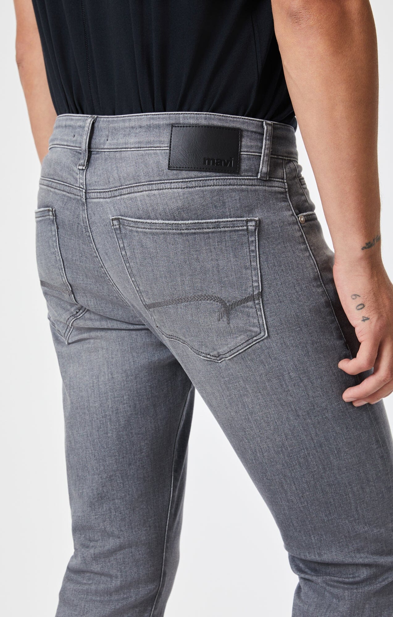 MARCUS SLIM STRAIGHT LEG IN MID GREY FEATHER BLUE - Mavi Jeans