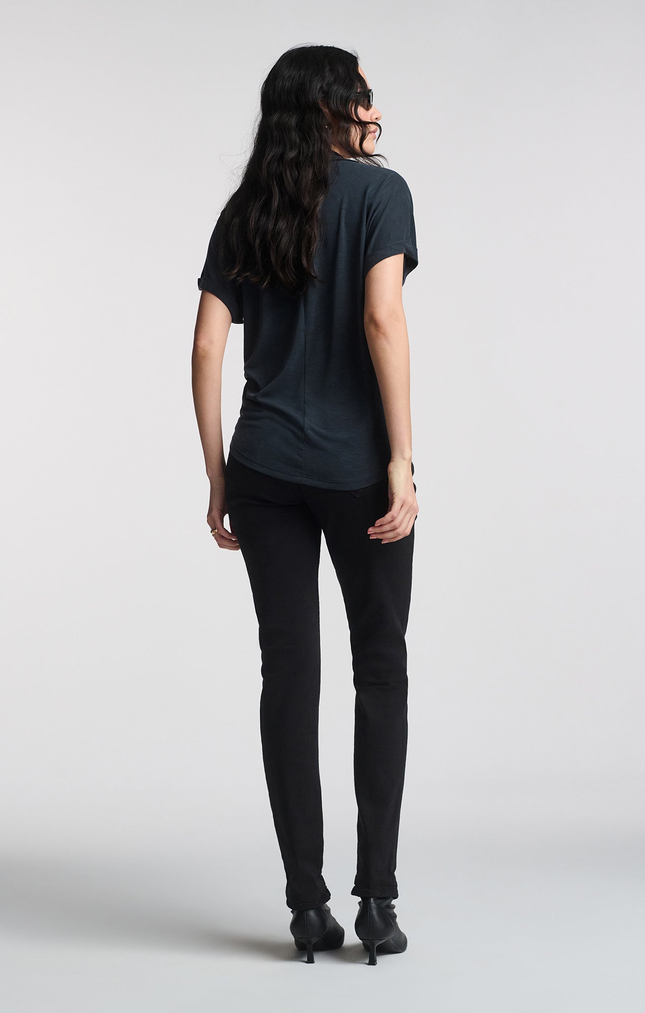 LUXE TOUCH TENCEL™ BUTTON-UP T-SHIRT IN BLACK - Mavi Jeans