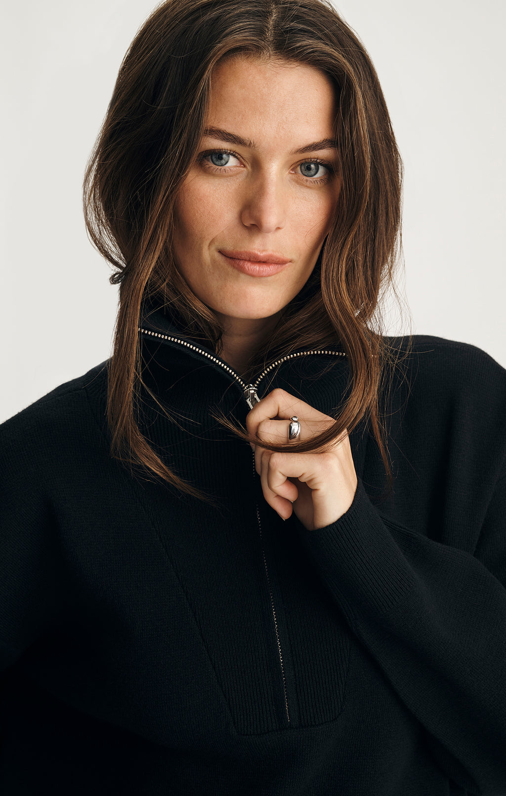 HALF ZIP SWEATER IN BLACK