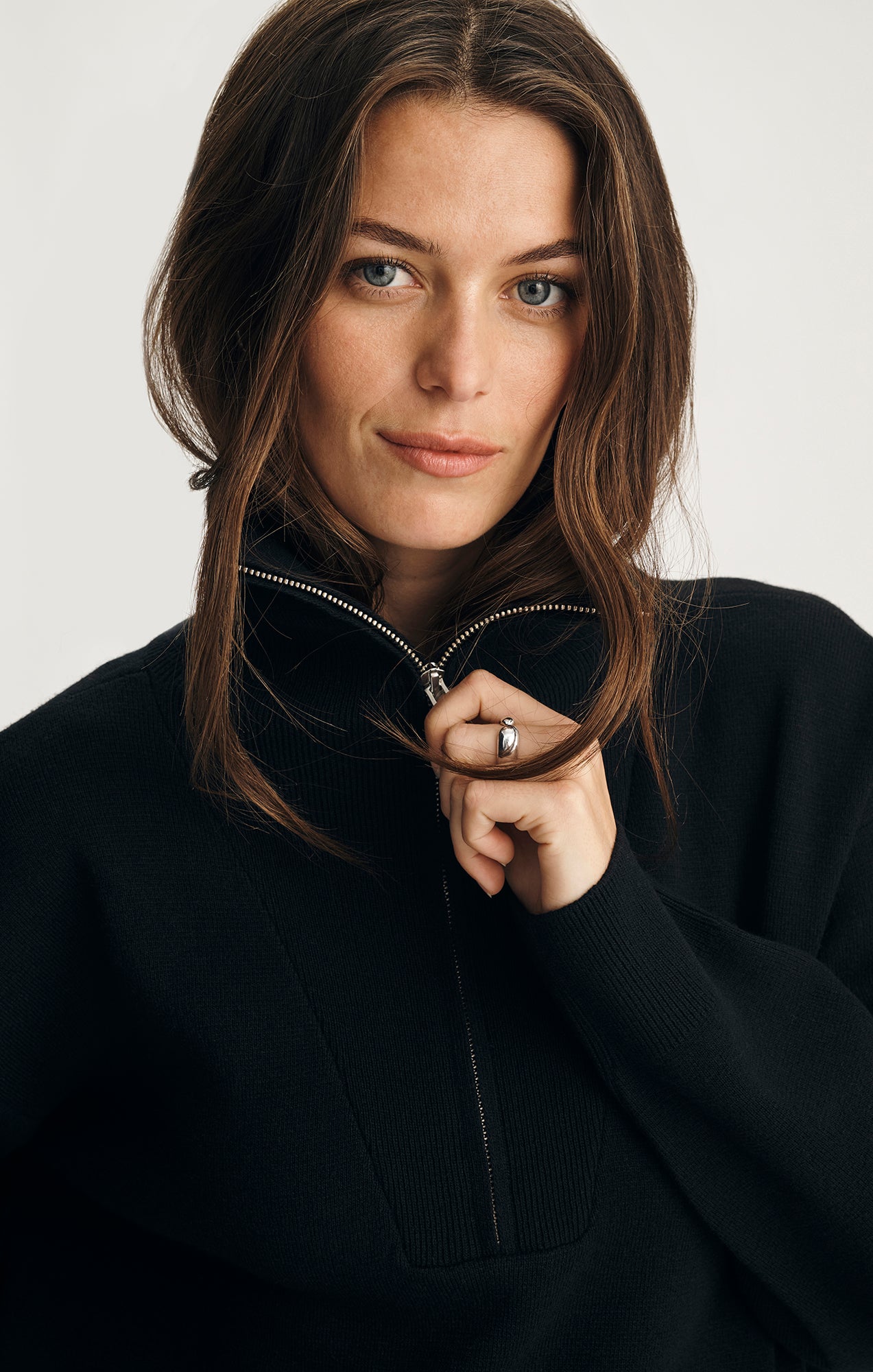 HALF ZIP SWEATER IN BLACK