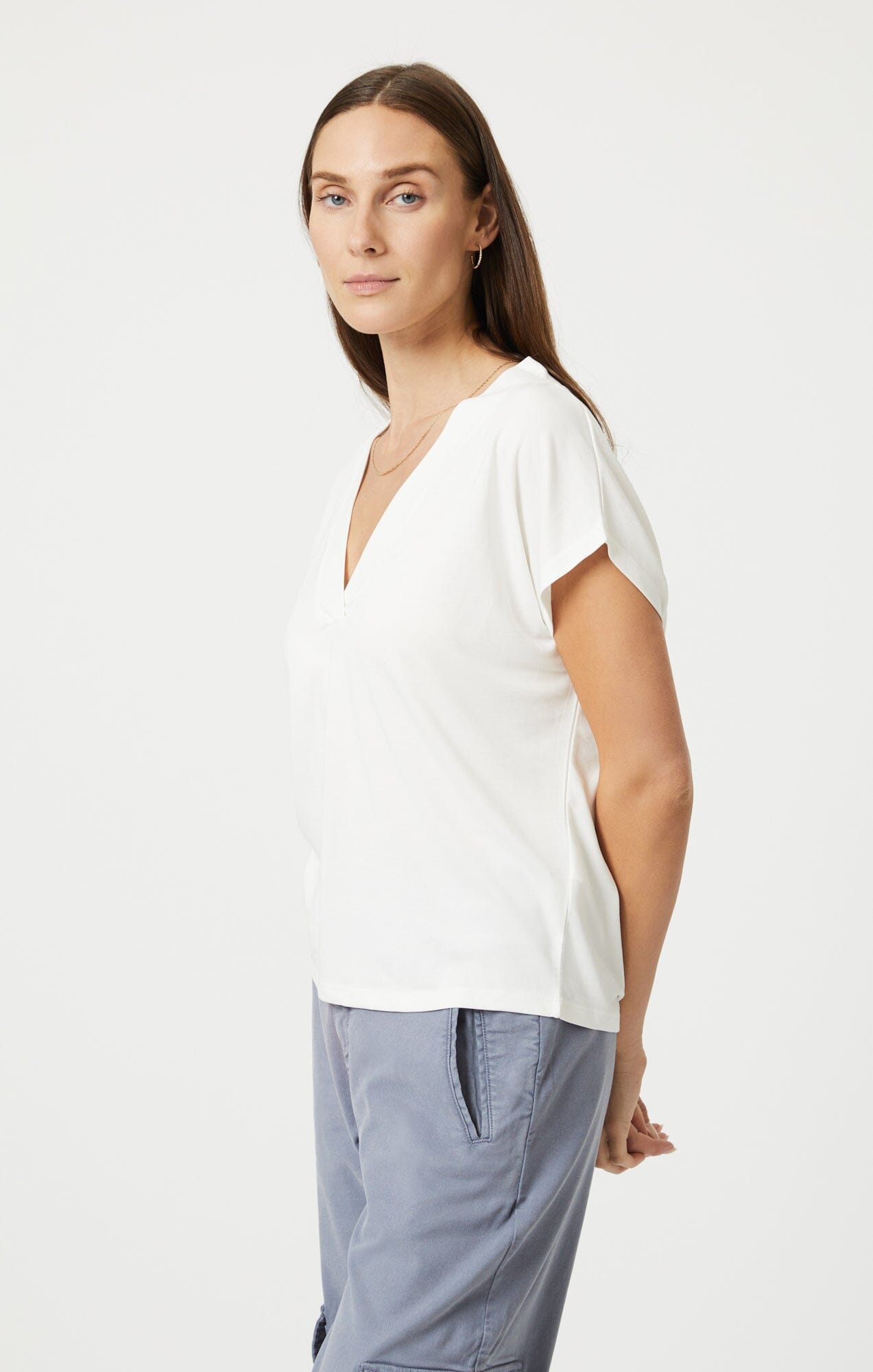LUXE TOUCH TENCEL™ V-NECK SHIRT IN ANTIQUE LUXE - Mavi Jeans
