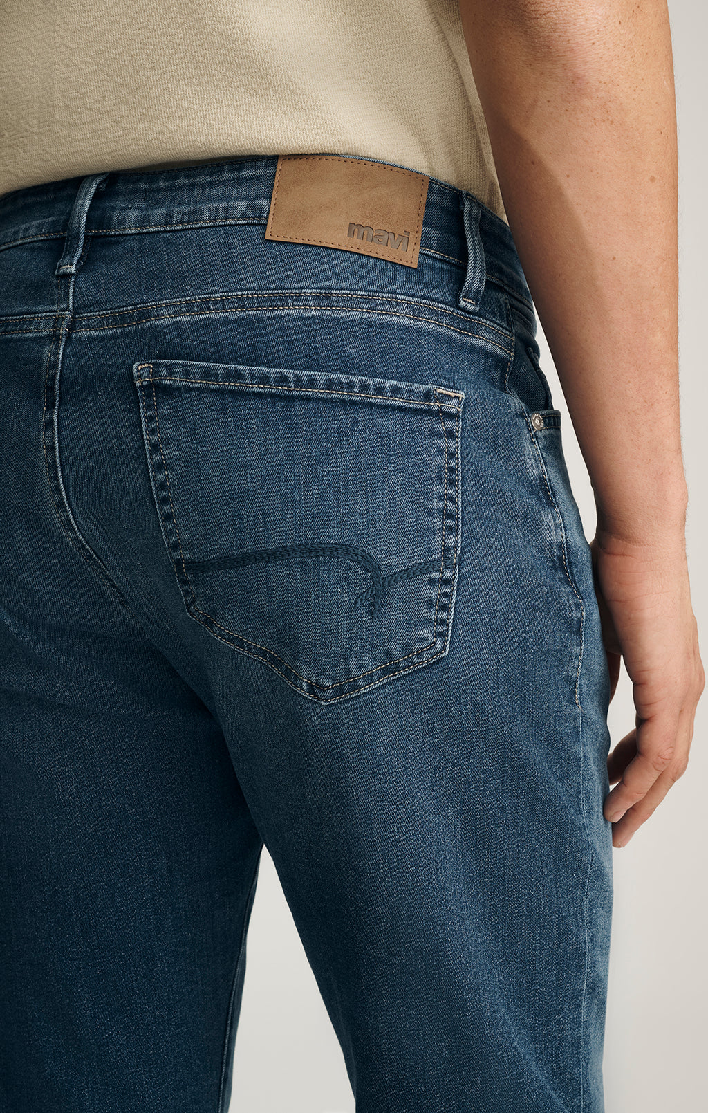 ZACH STRAIGHT LEG IN MID WILLIAMSBURG - Mavi Jeans