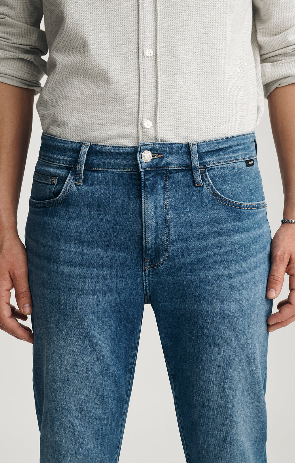 ZACH STRAIGHT LEG IN MID BRUSHED FEATHER BLUE