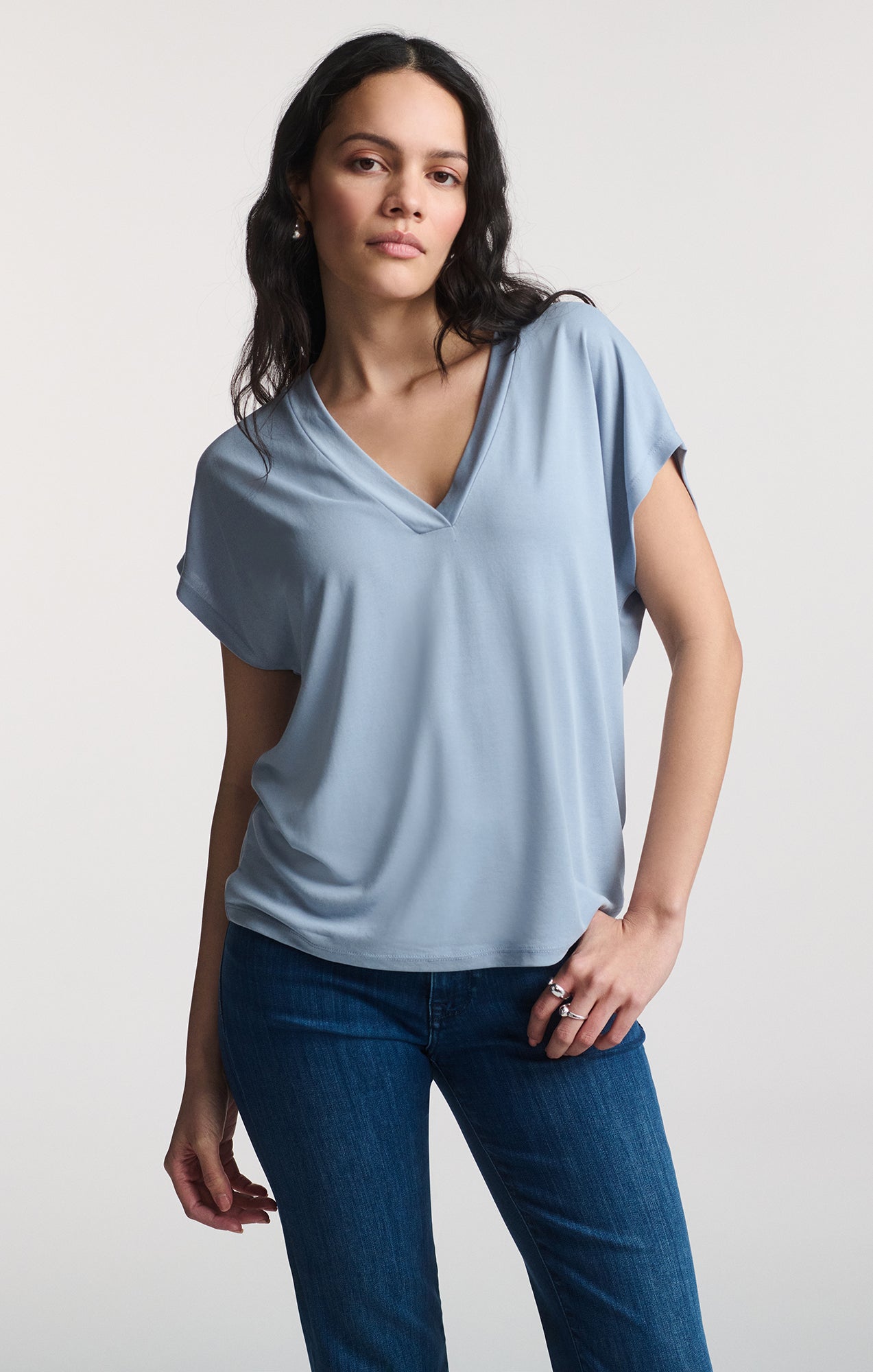 LUXE TOUCH TENCEL™ V-NECK SHIRT IN ZEN BLUE - Mavi Jeans