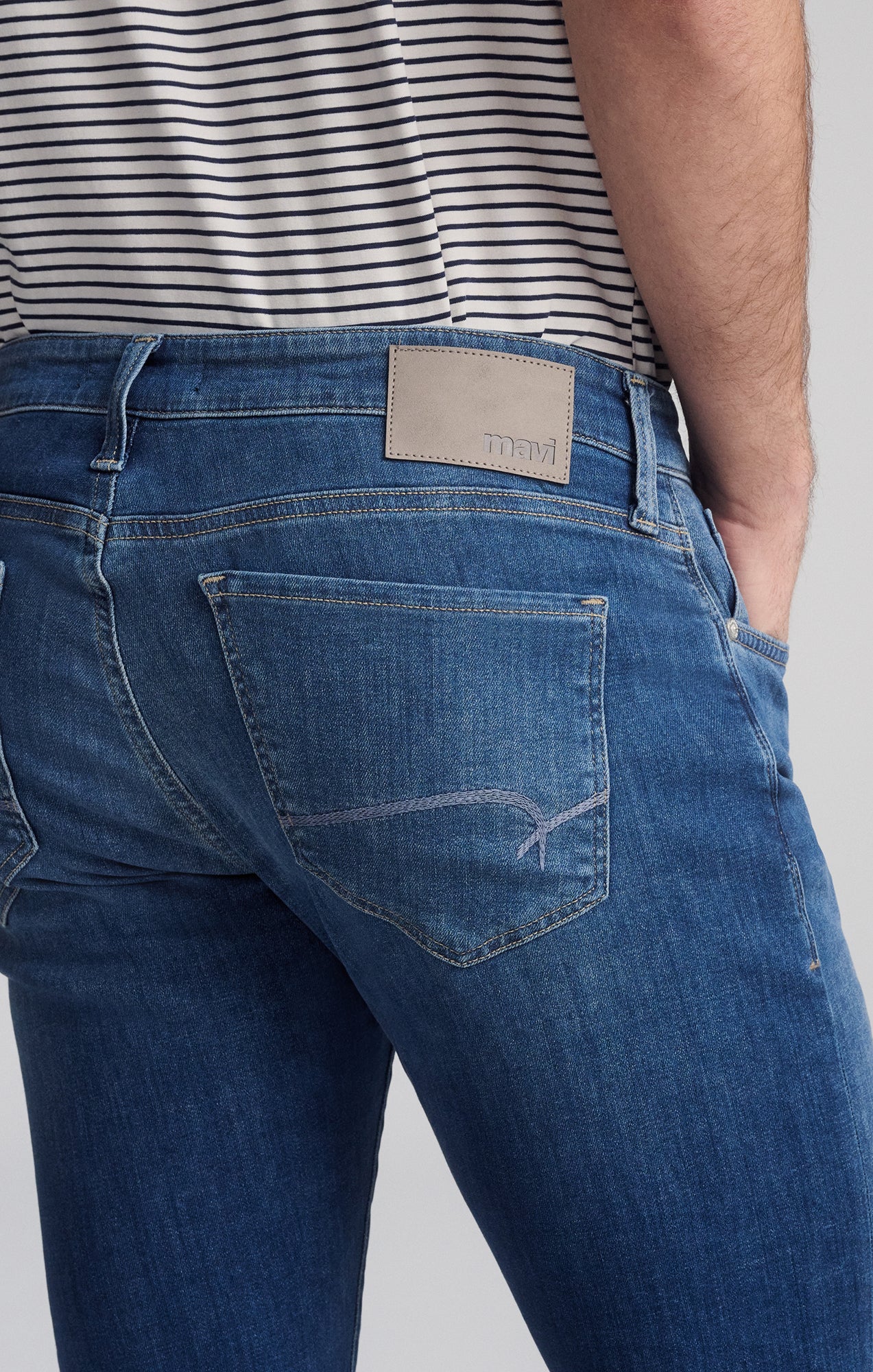 JAKE SLIM LEG IN MID FOGGY FEATHER BLUE - Mavi Jeans